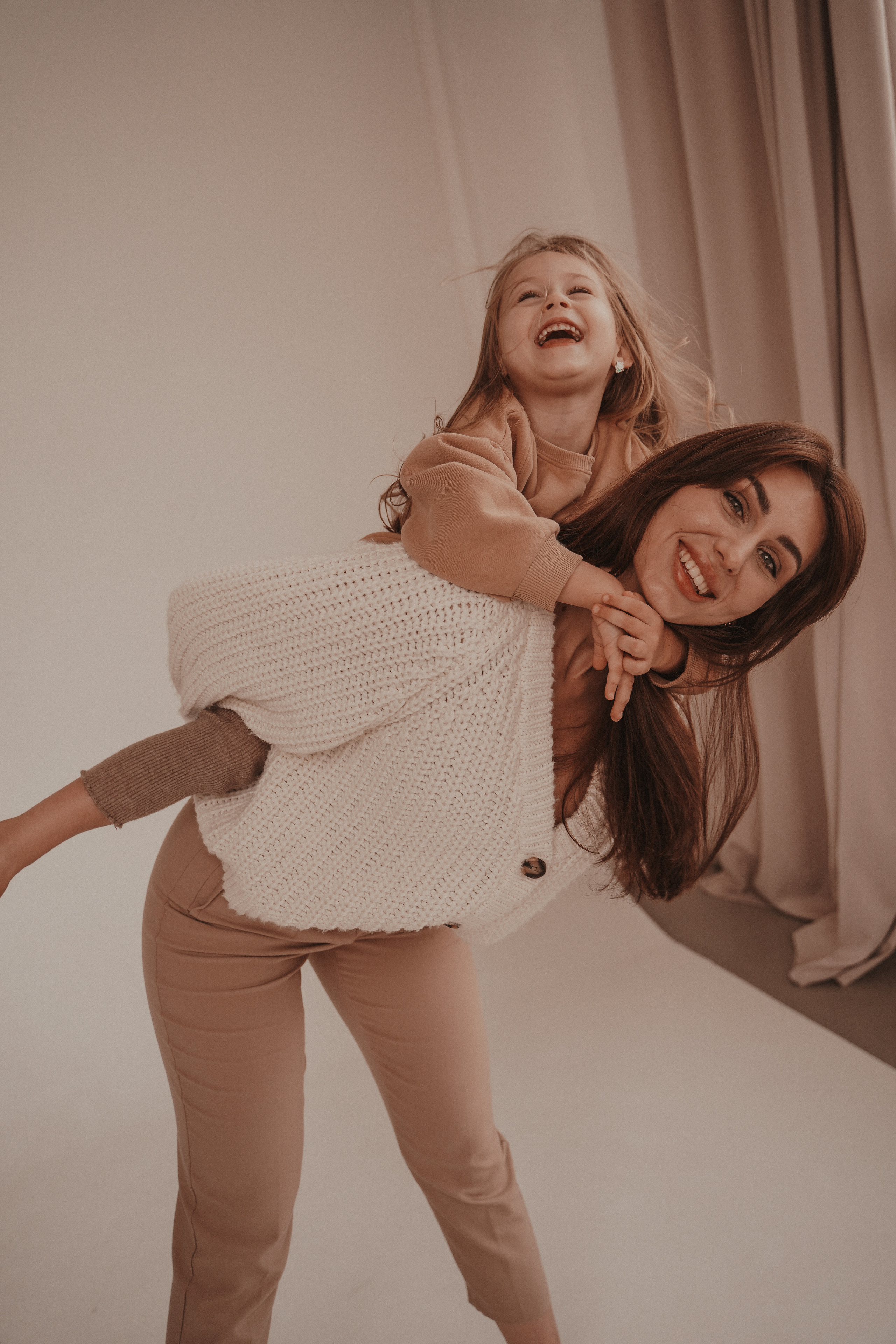 Мама и дочь. Семейный и женский фотограф в Краснодаре Анастасия Приймак