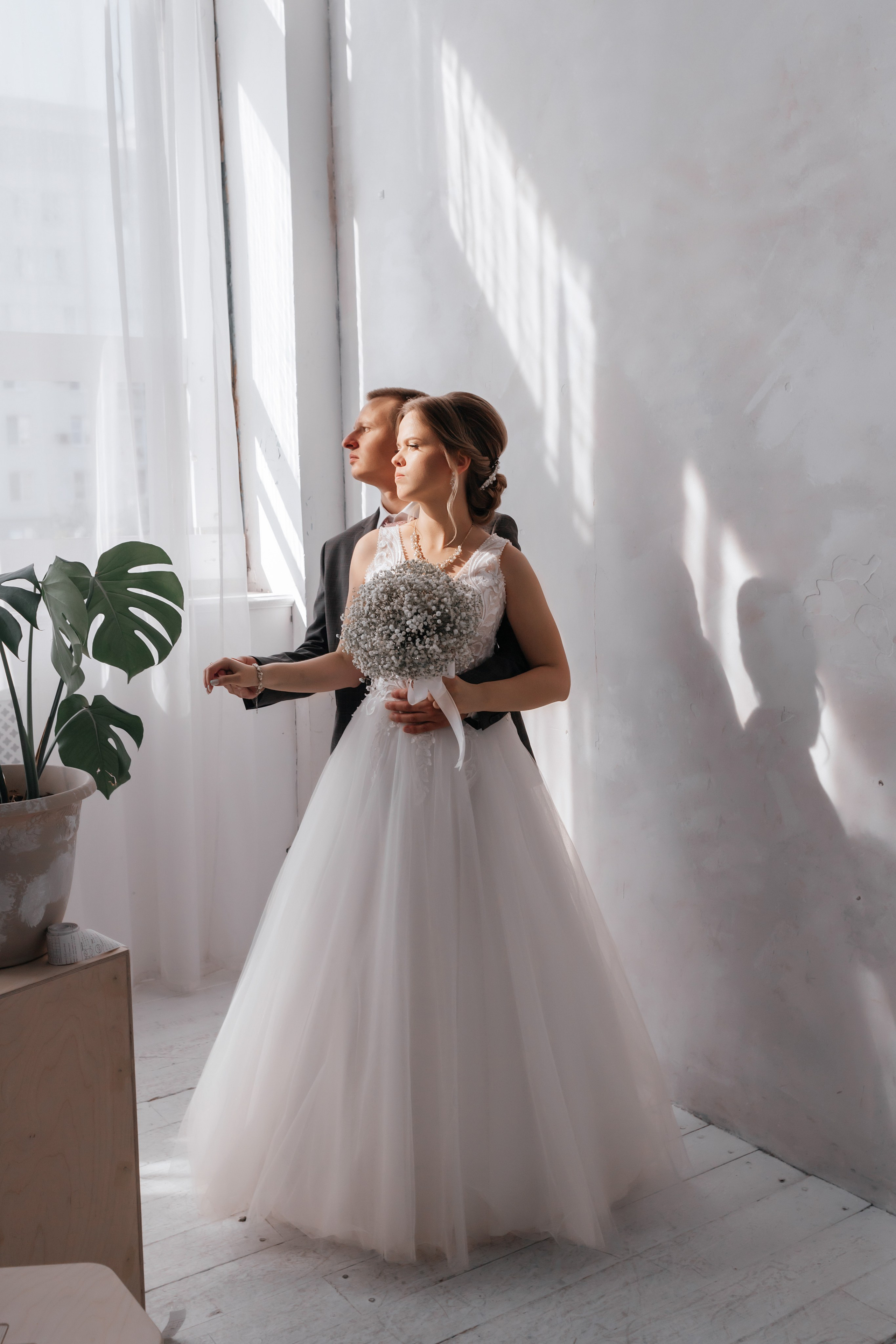 Свадебная прогулка двоих на Стрелке и в автозаводском Парке. И в фотостудии СОЛЬ в Автозаводском районе. Свадебный фотограф и фотограф Love-Store в Нижнем Новгороде Анастасия