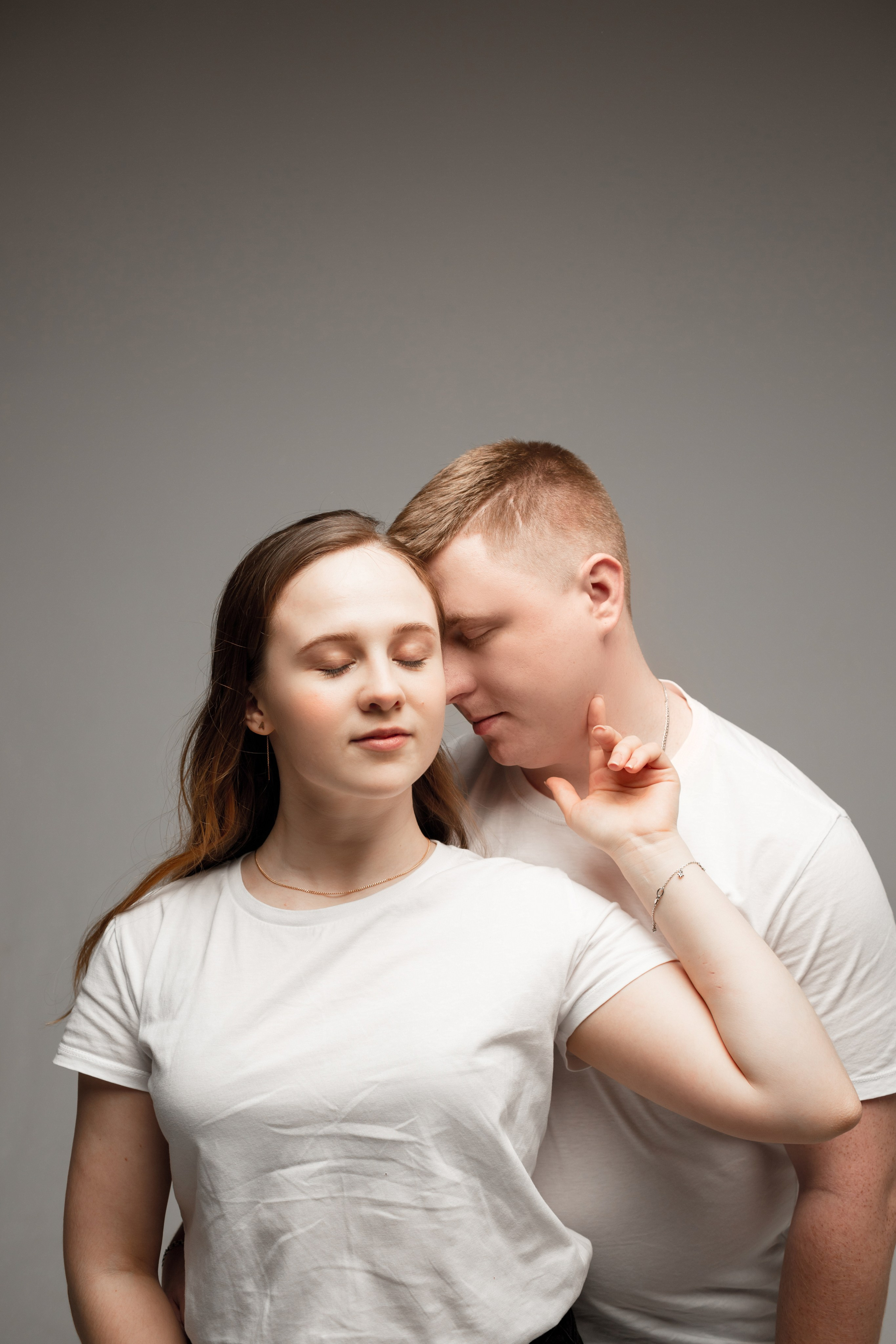 Фотосессия love story в студии. Свадебный фотограф Кирилл Белый