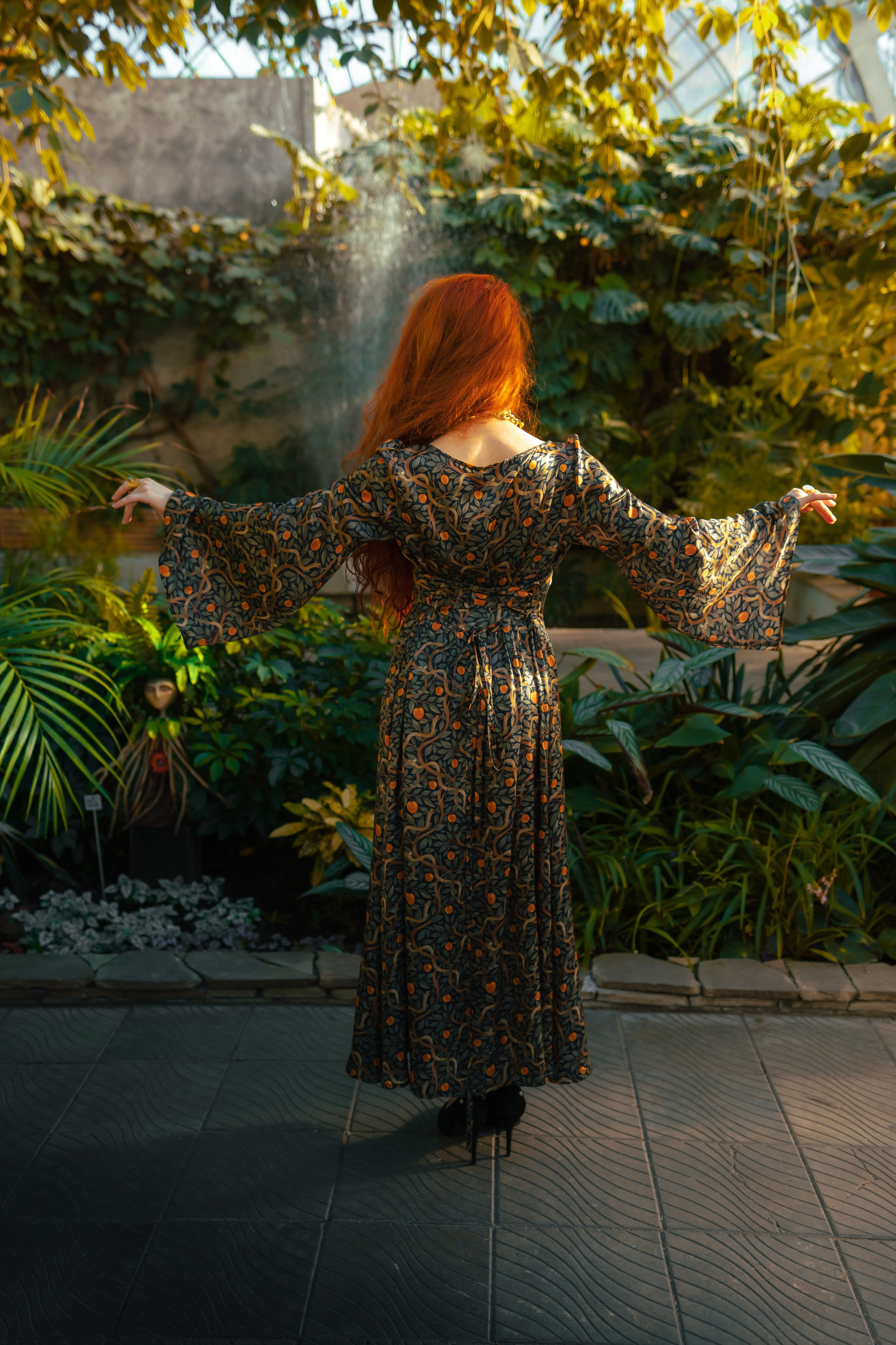 Съемка шёлковых платьев для PlantMyBones