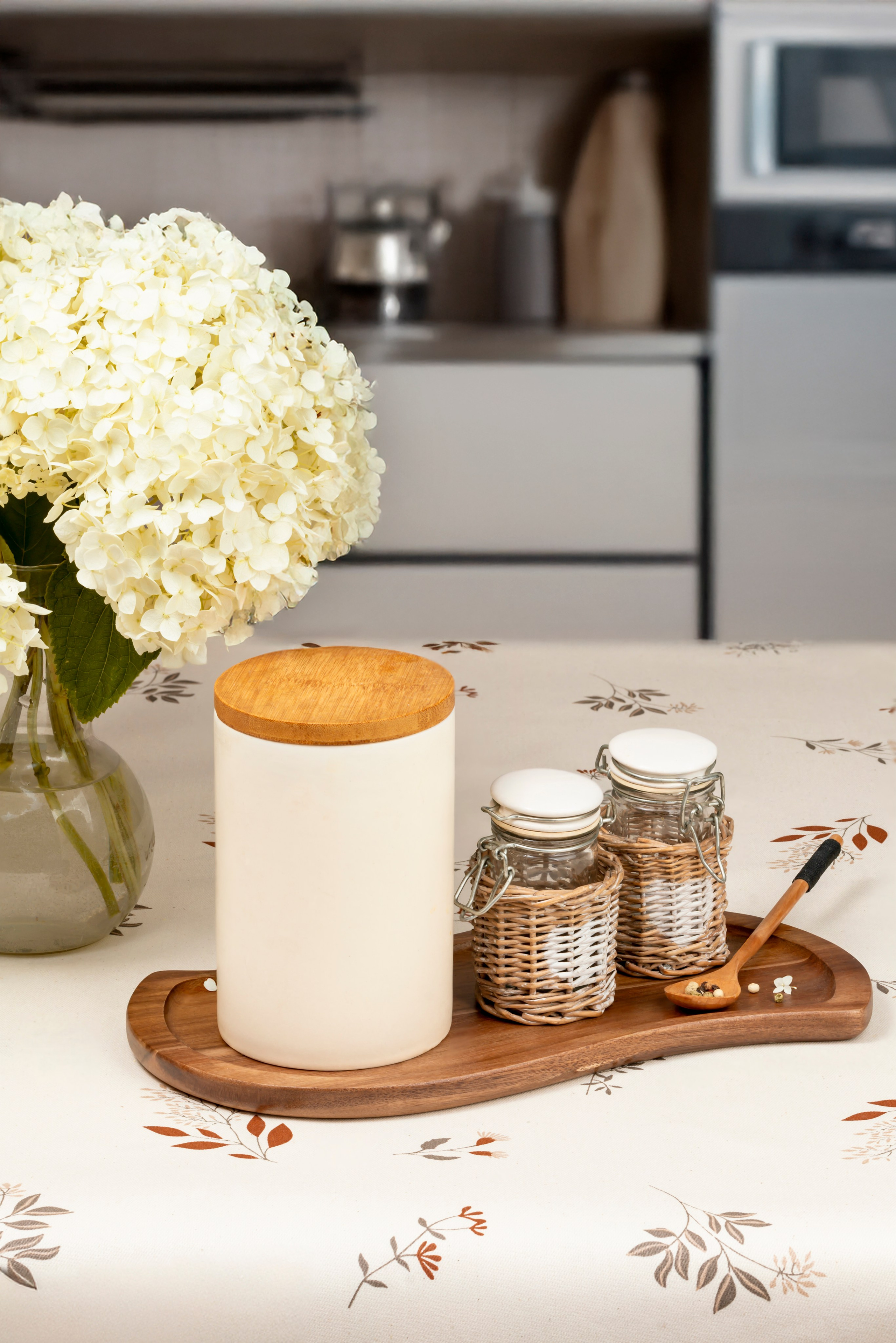 Поднос деревянный «Sweet Home». Предметный & фудфотограф Рязань