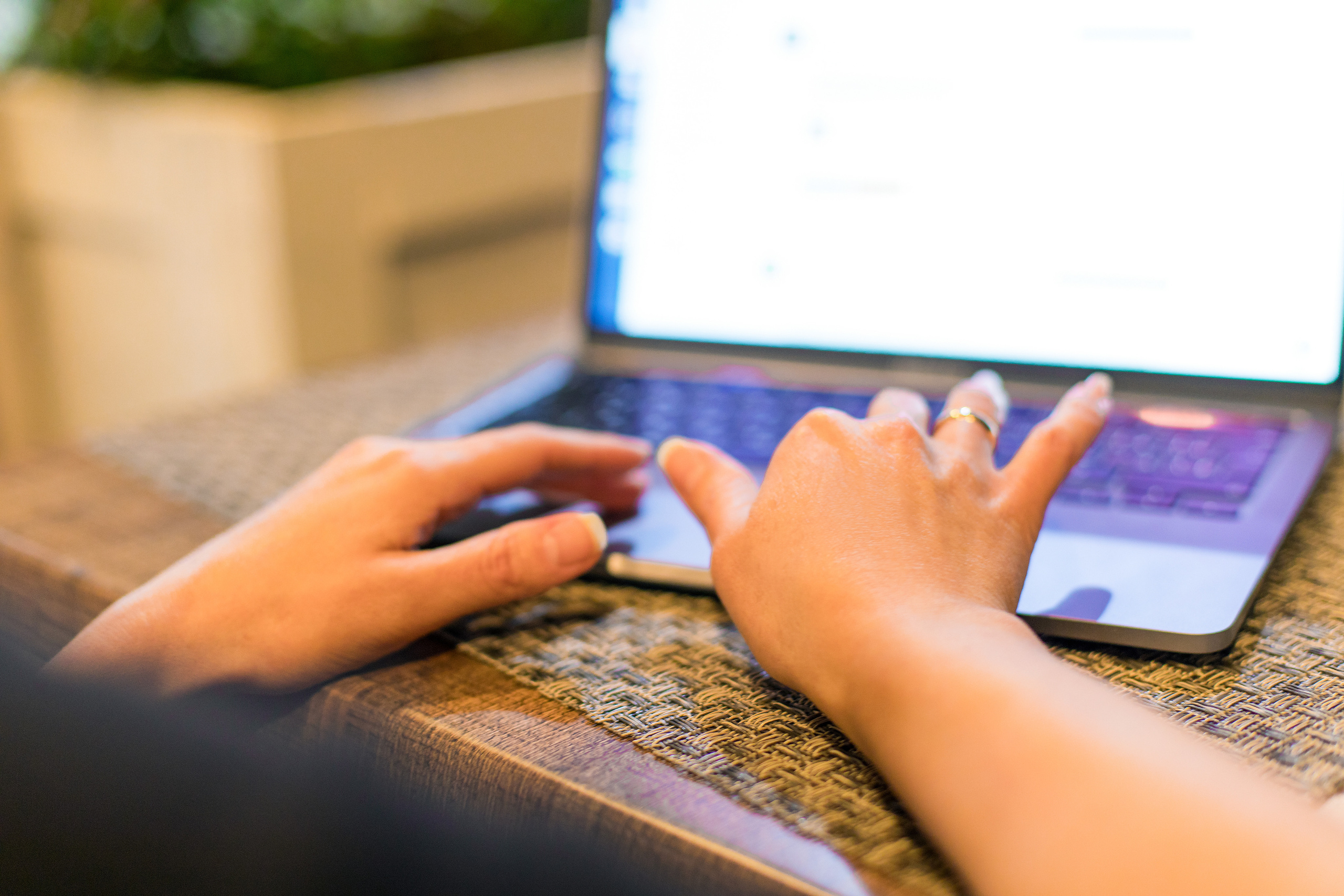 Специалист по чат-ботам Елена. Детский и семейный фотограф Калугина Марина | Москва и МО