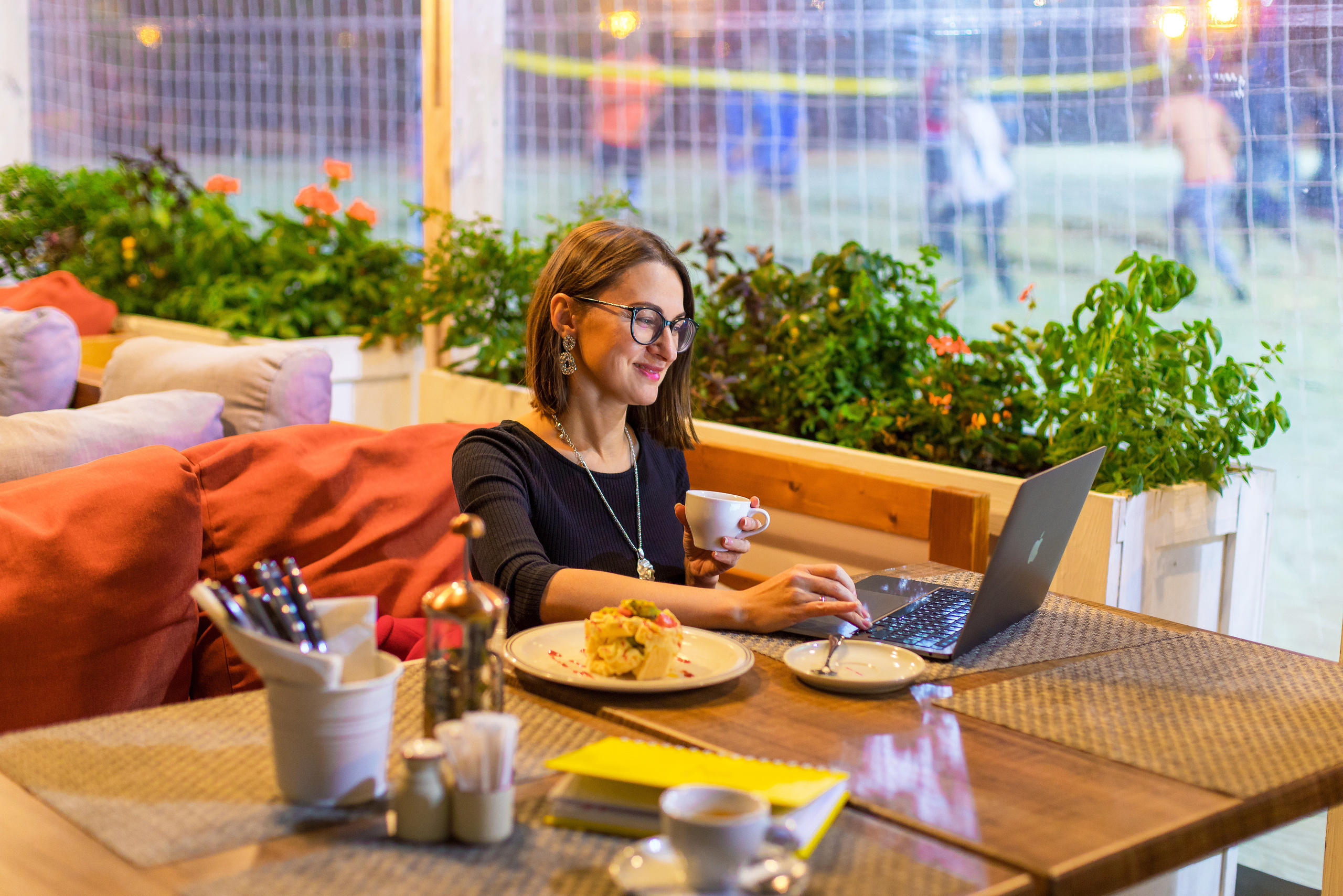 Специалист по чат-ботам Елена. Детский и семейный фотограф Калугина Марина | Москва и МО