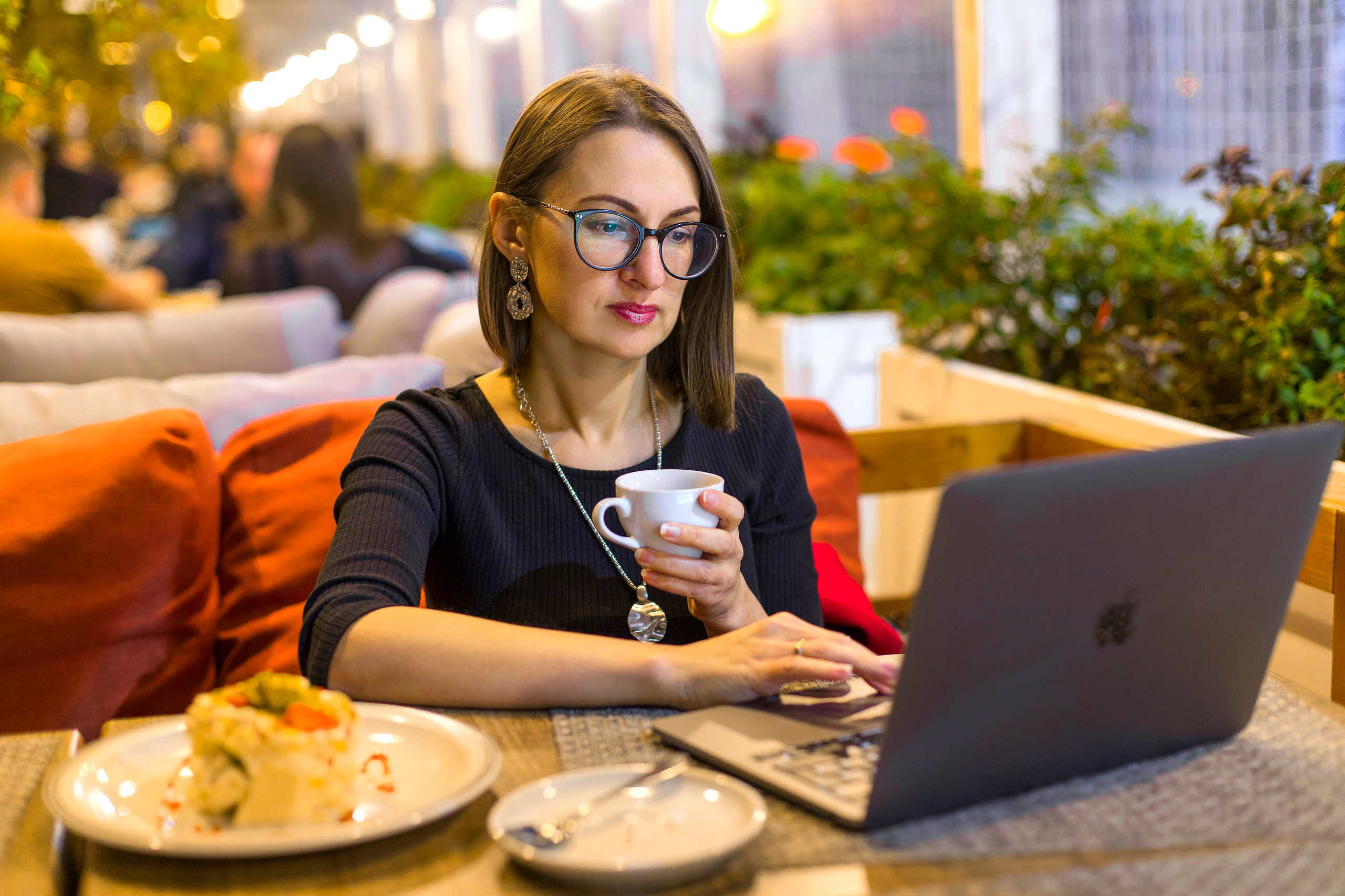 Специалист по чат-ботам Елена. Детский и семейный фотограф Калугина Марина | Москва и МО