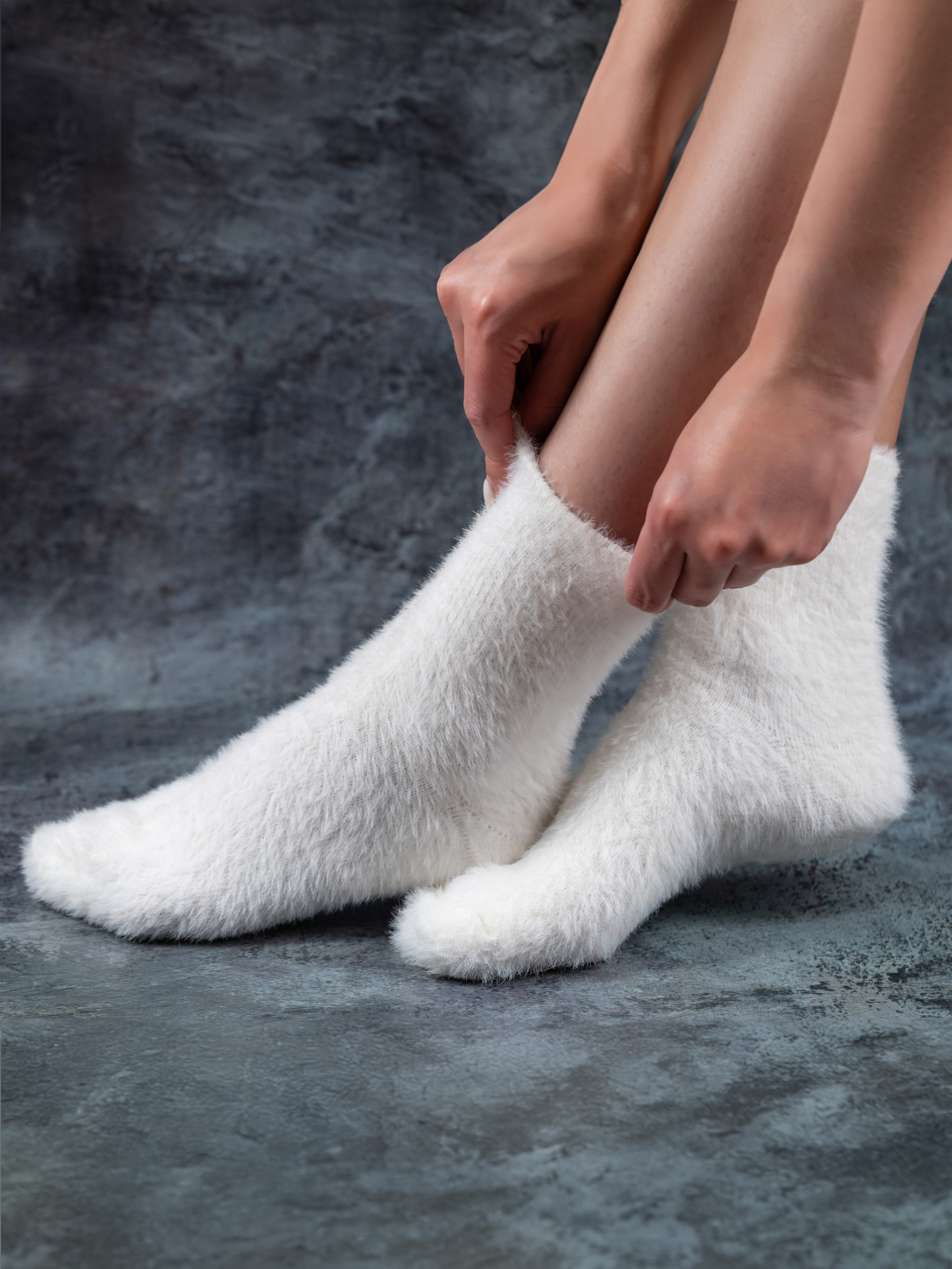 Женские носочки из норки, фотосъемка для маркетплейсов с нанесением инфографики. Олейник Денис — предметный фотограф, фотограф для маркетплейсов в Казани