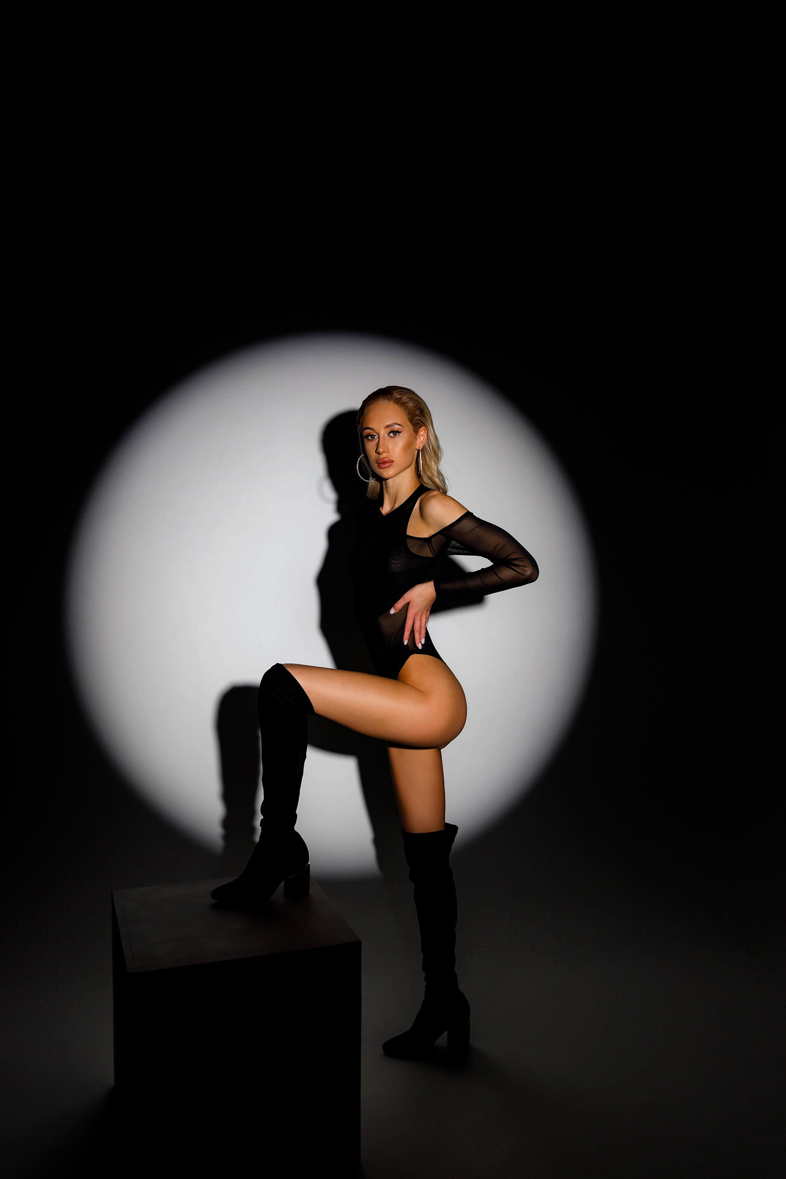 На циклораме. Женский фотограф Москва, Лобня