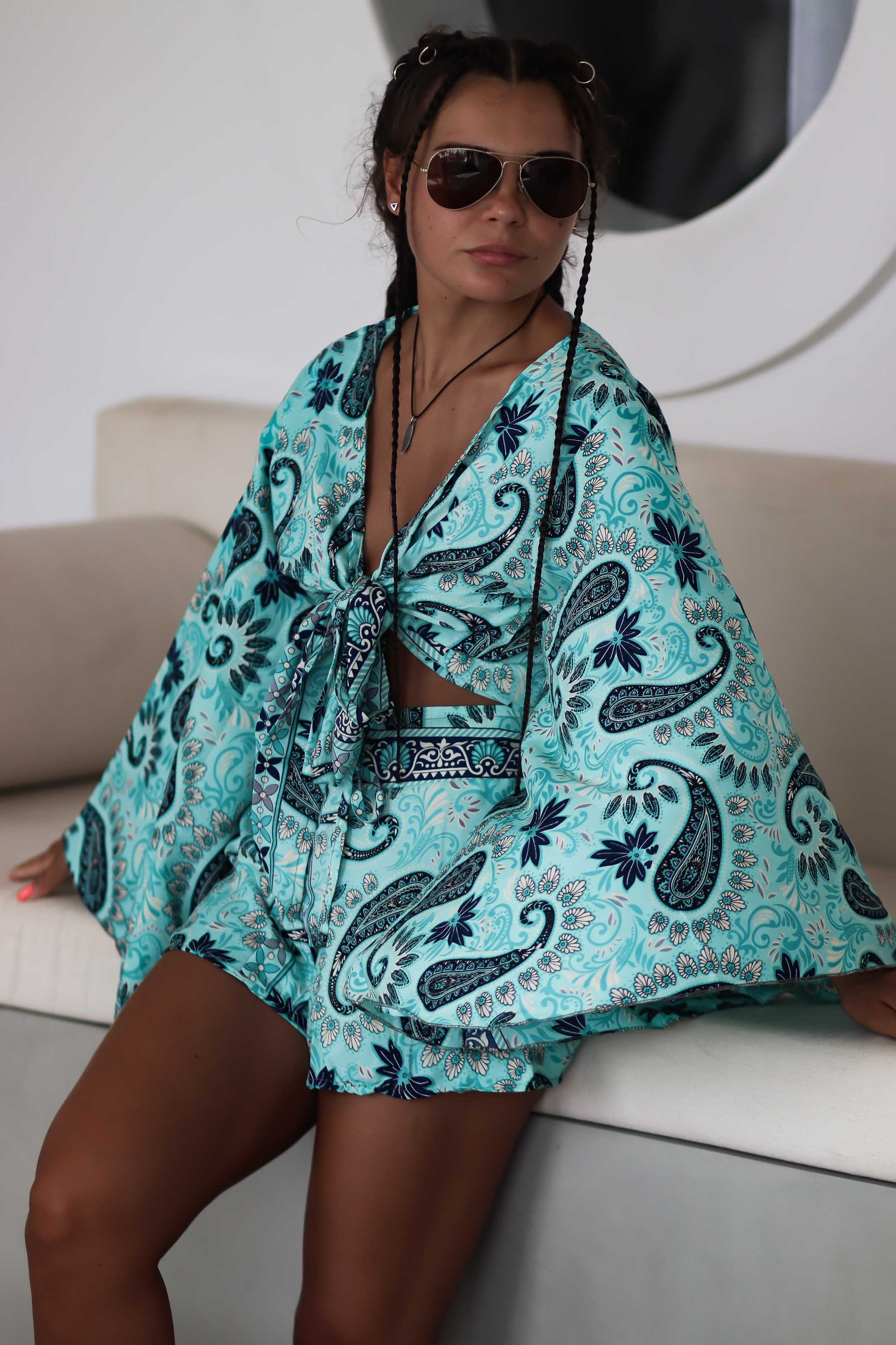 Коллекция купальников бикини. Фотограф на Шри-Ланке