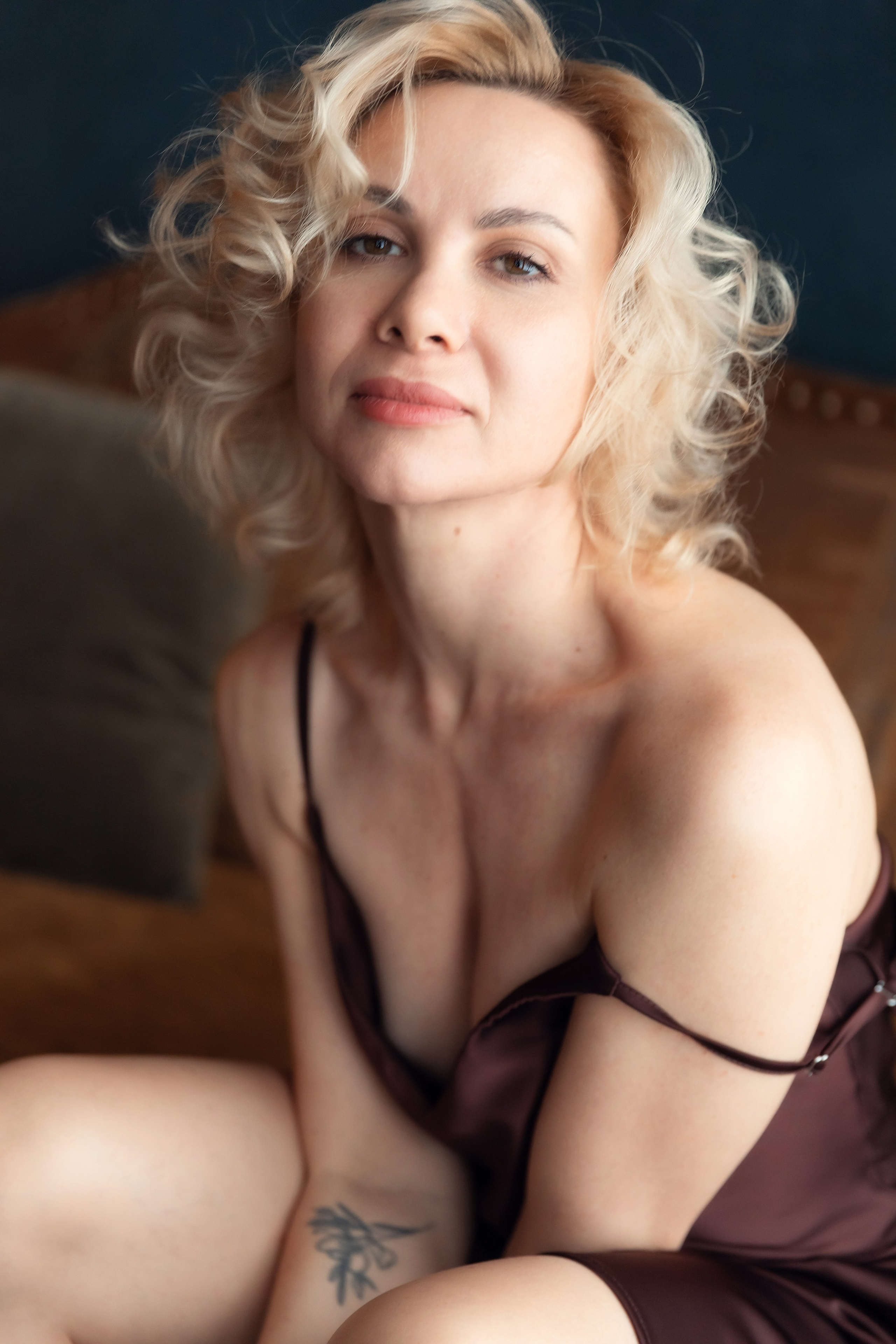 Женский портрет в студии с естественным светом. Фотограф Санкт-Петербург Светлана Вежновец