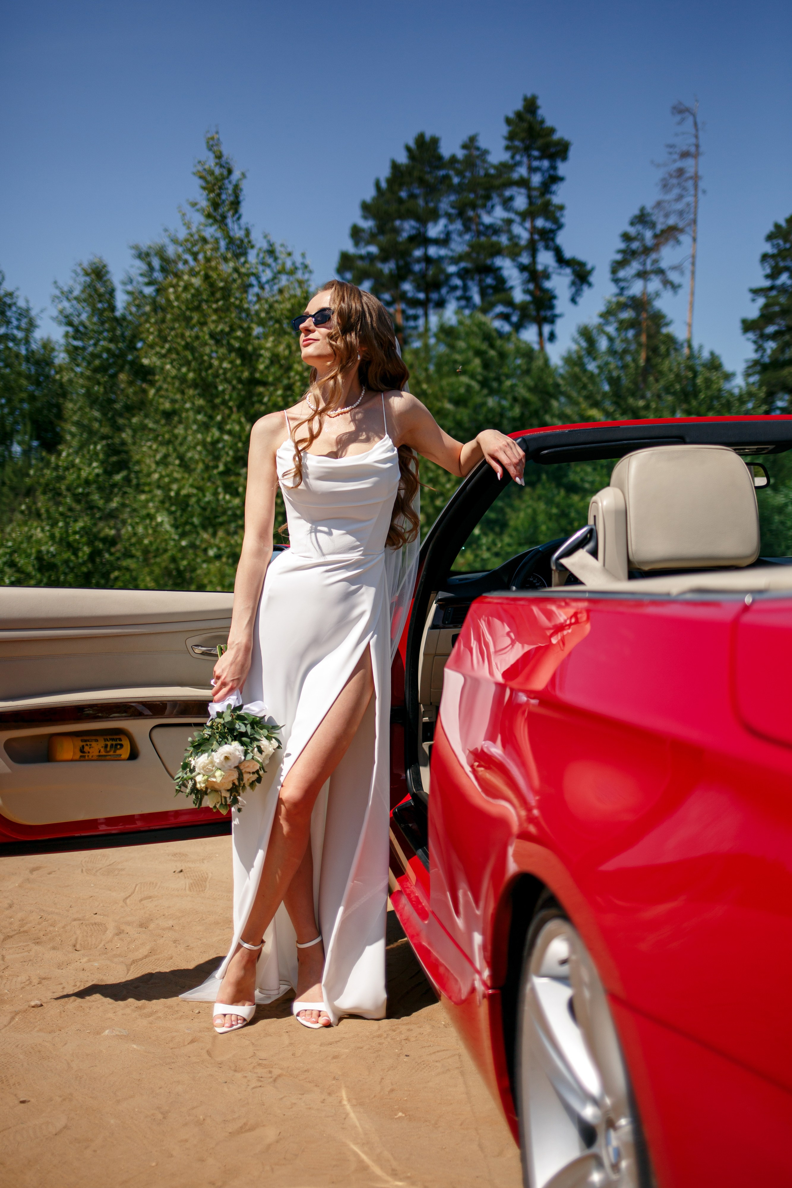 Свадебная фотосессия с кабриолетом и в загородном клубе Artiland. Свадебный фотограф Москва и МО Сергей Киржаев