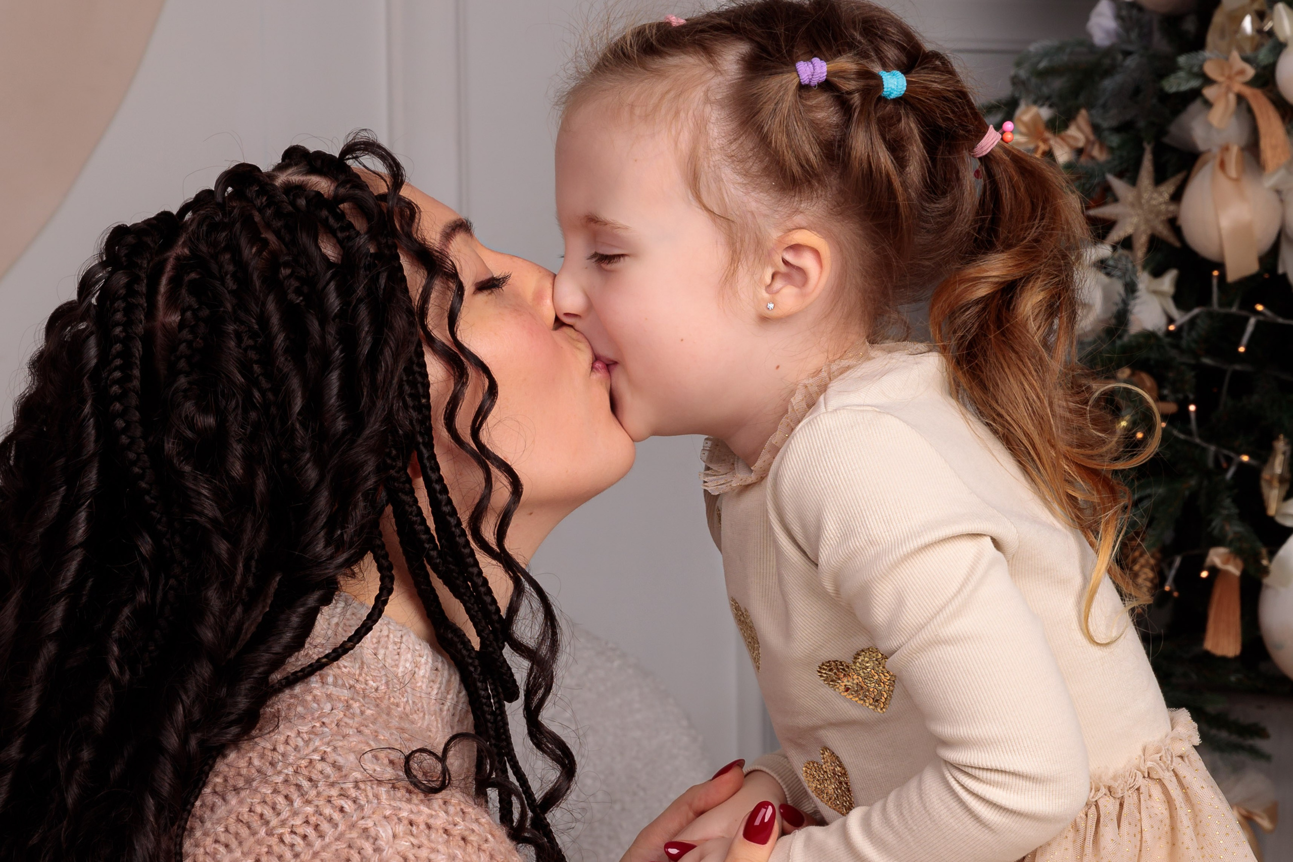 НОВЫЙ ГОД семейная фотосессия. ФОТОГРАФ РАДОСТИ Фотосессия в студии СПб. Портретный фотограф — Юрий Торлопов