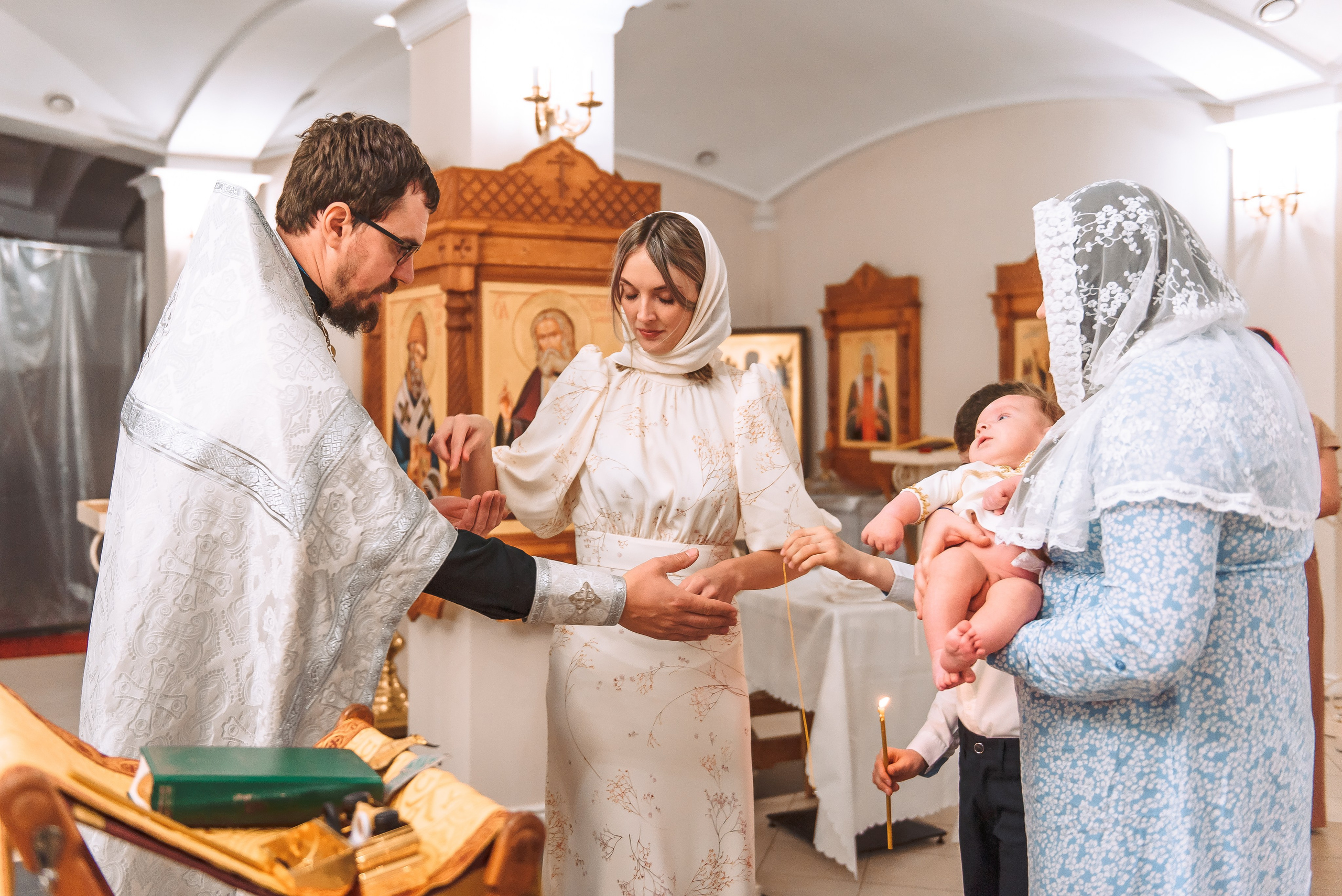 Крещение в Храме иконы Божией Матери Неупиваемая Чаша. Свадебный и семейный фотограф в Москве Юлия Винник