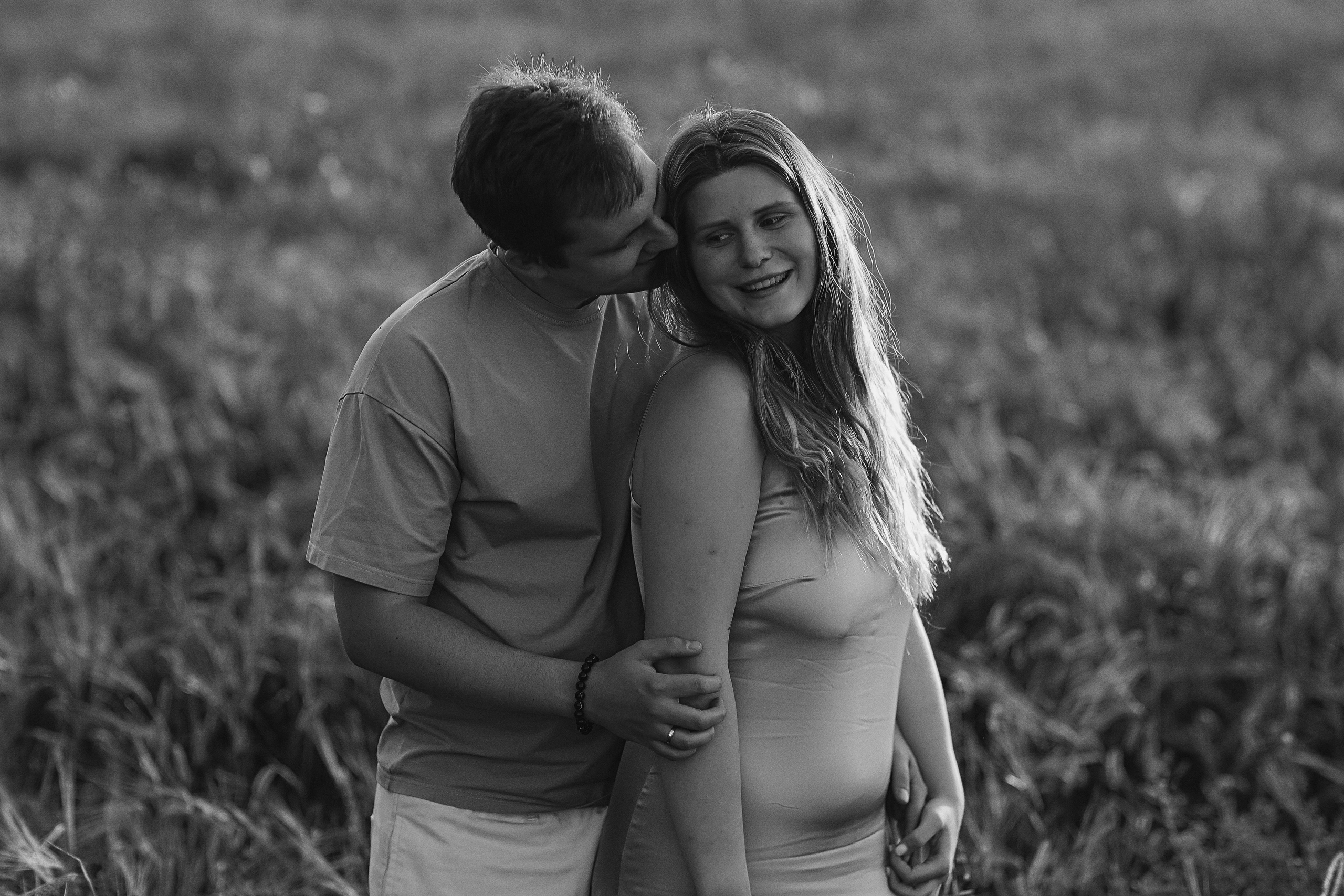 Закатное поле семейная. Семейный фотограф Тюмень, фотограф на роды Салмина Мария