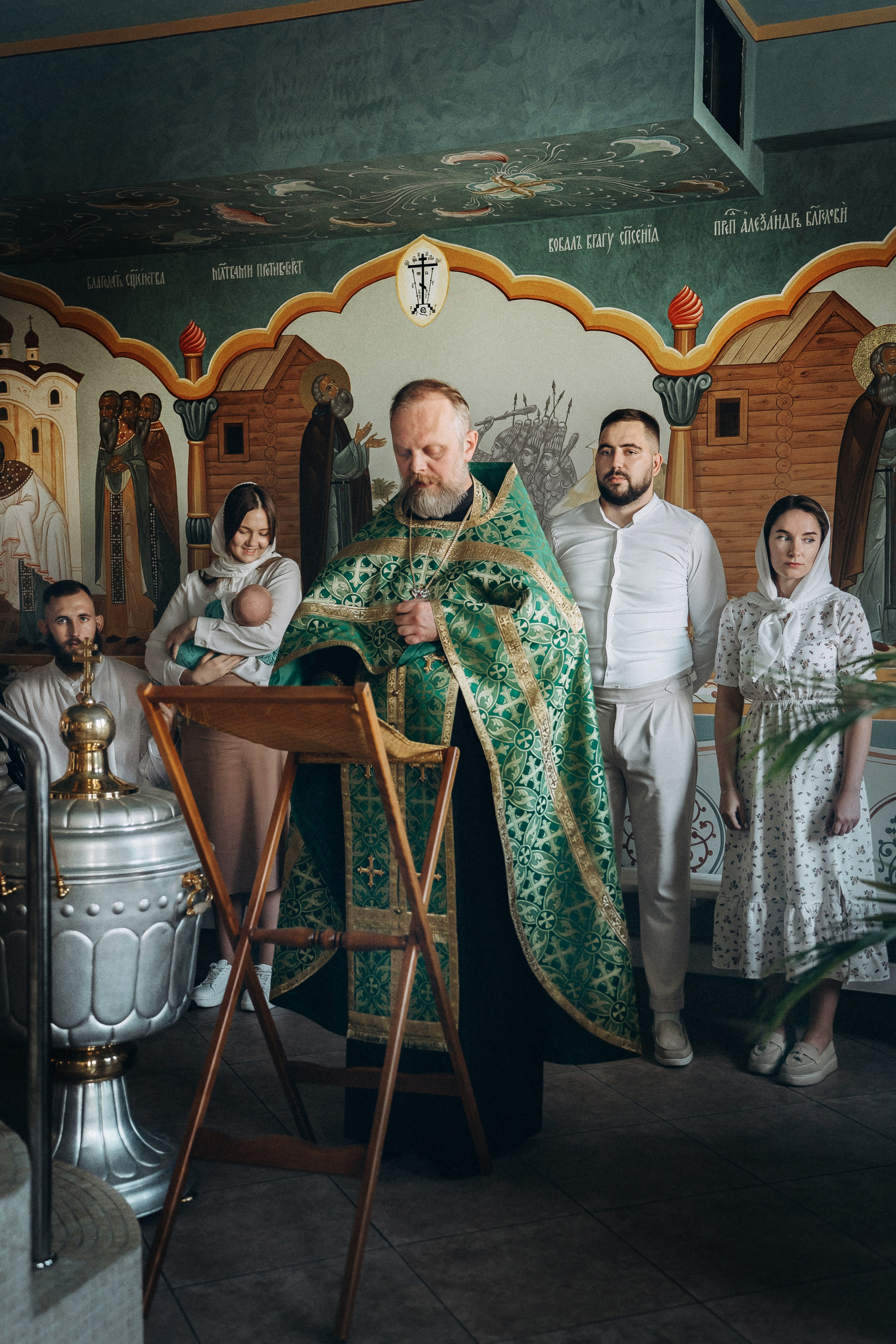 Фотосессия крещения, фотограф таинства крещения Москва, ребенок с мамо. Фотограф Ольга Рубцова в Москве и Московской области