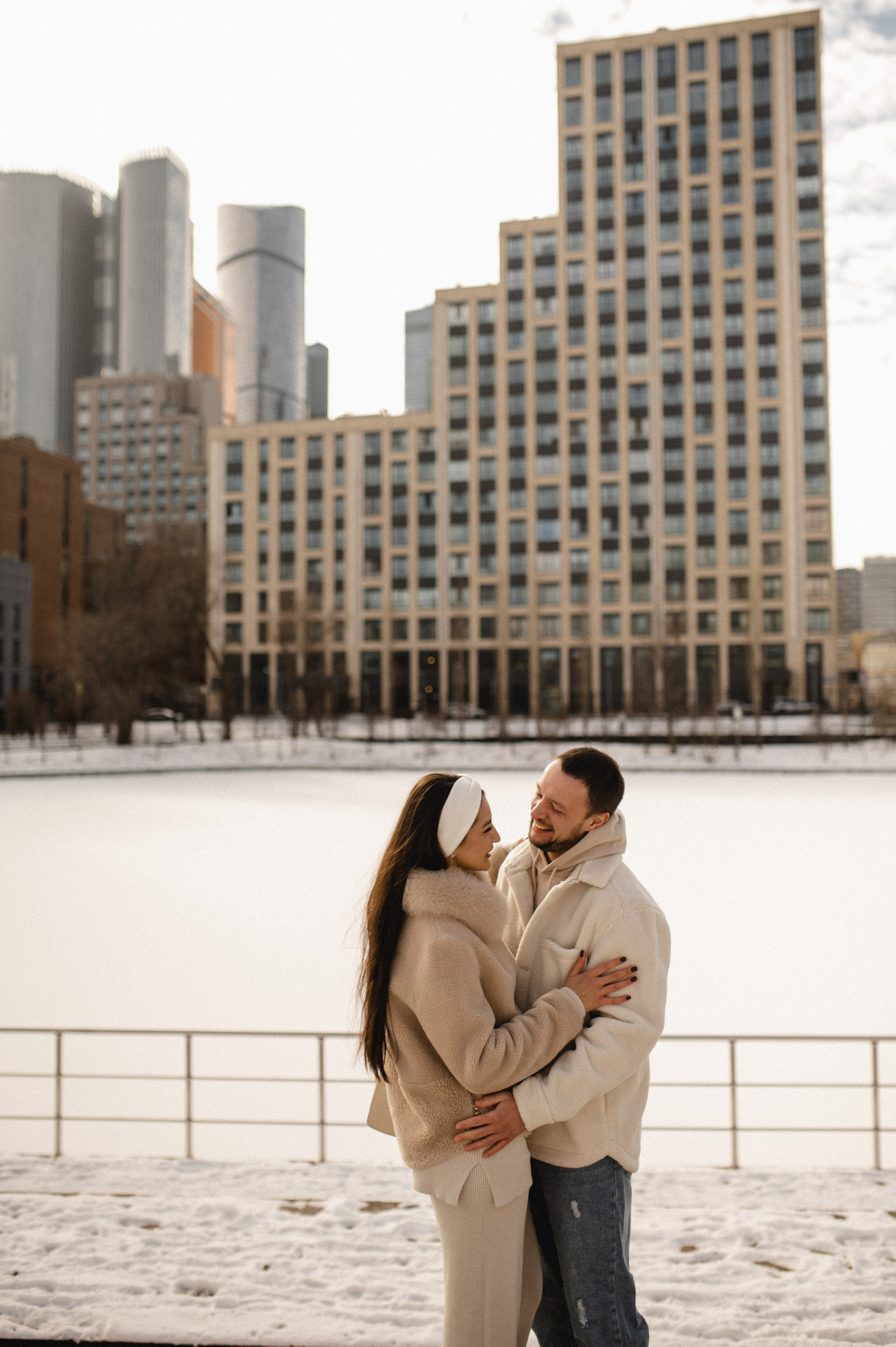 Лавстори стрит фотосессия в зимней Москве. Семейная фотосессия Бутово Москва фотограф Алина Морщагина