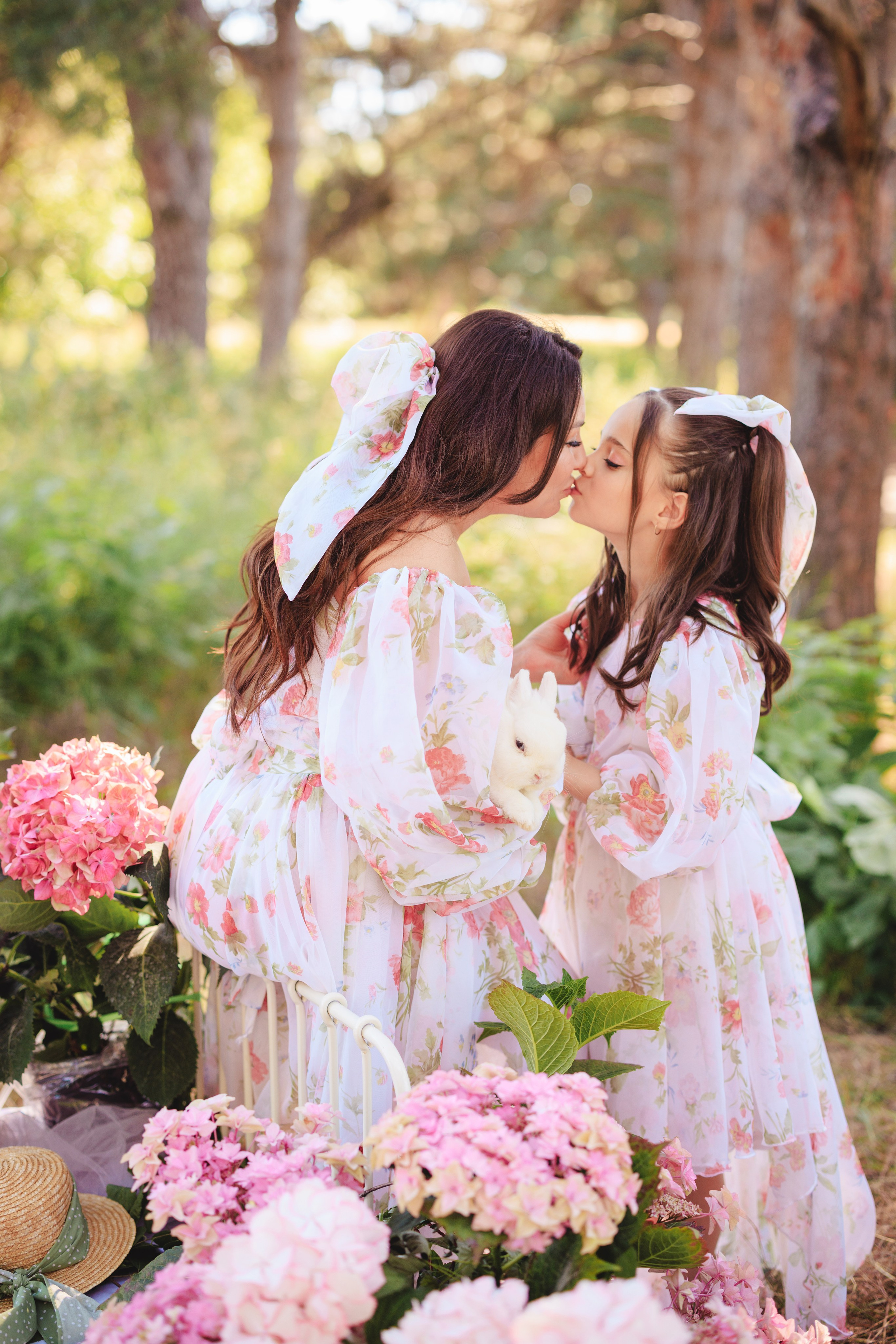 Цветочная кровать с кроликами. Семейный и детский фотограф в Краснодаре Анна Трашкова