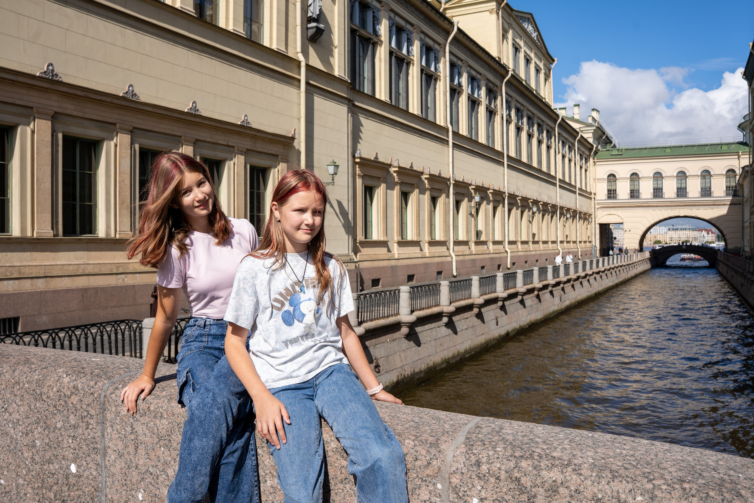 Семейная фотосессия по достопримечательностям Питера. Студийный и портретный фотограф в САНКТ-ПЕТЕРБУРГЕИрина Махаон