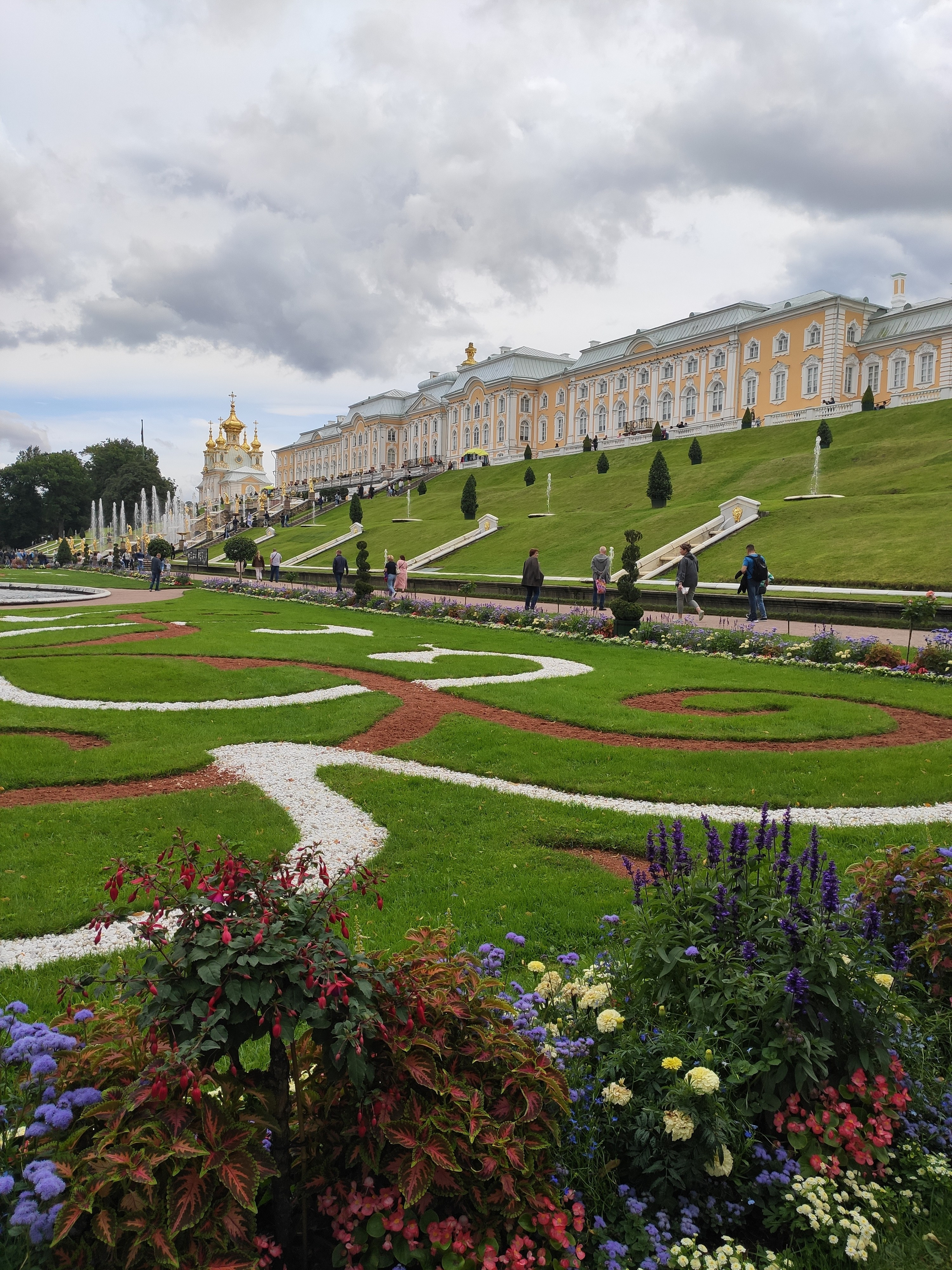 Сколько же эпидемий уже пережил дворец Петергофа. Пережил и ковидные времена