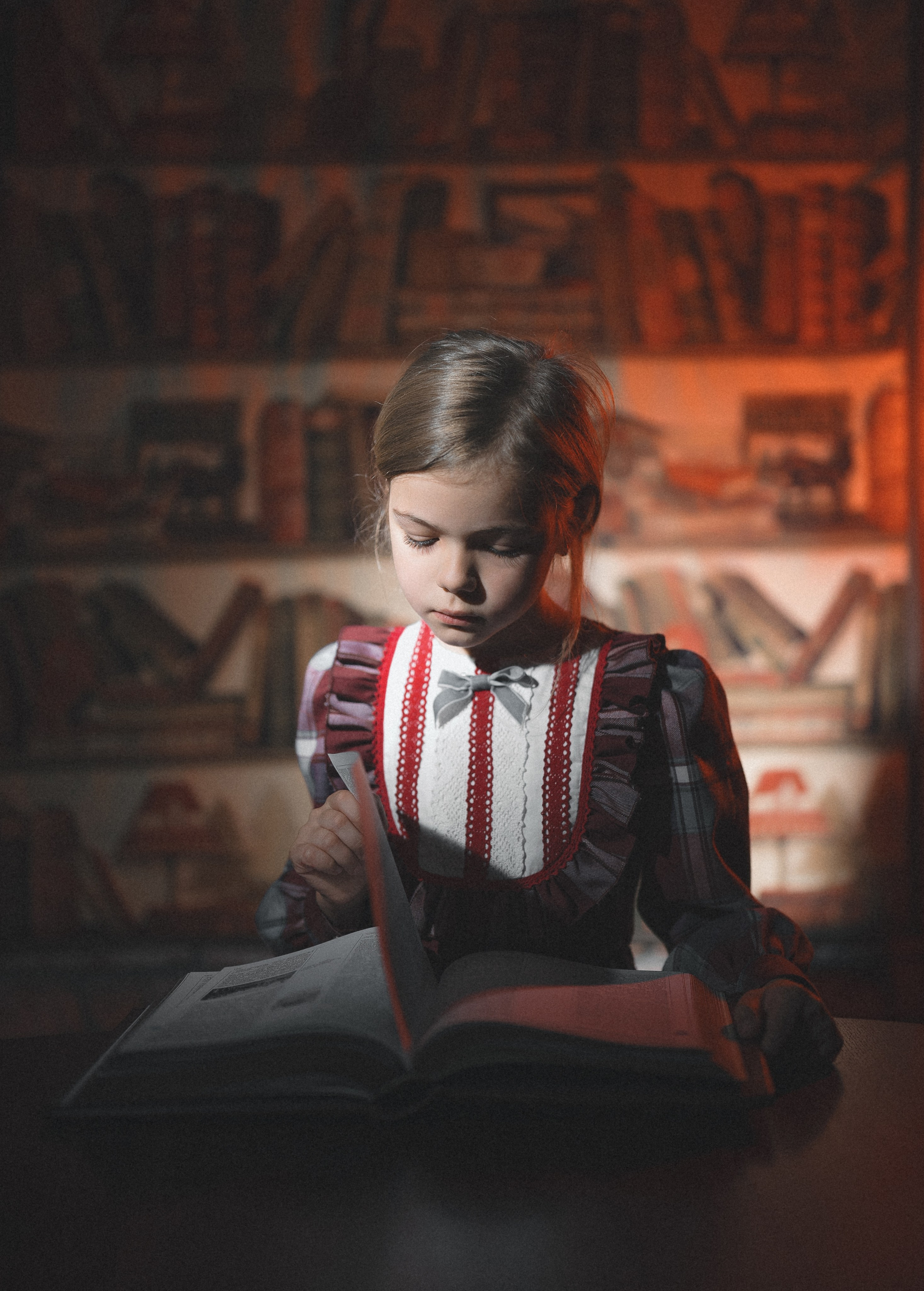 Примеры стилизации портретов и нестандартного света. Фотограф Олег Сотник