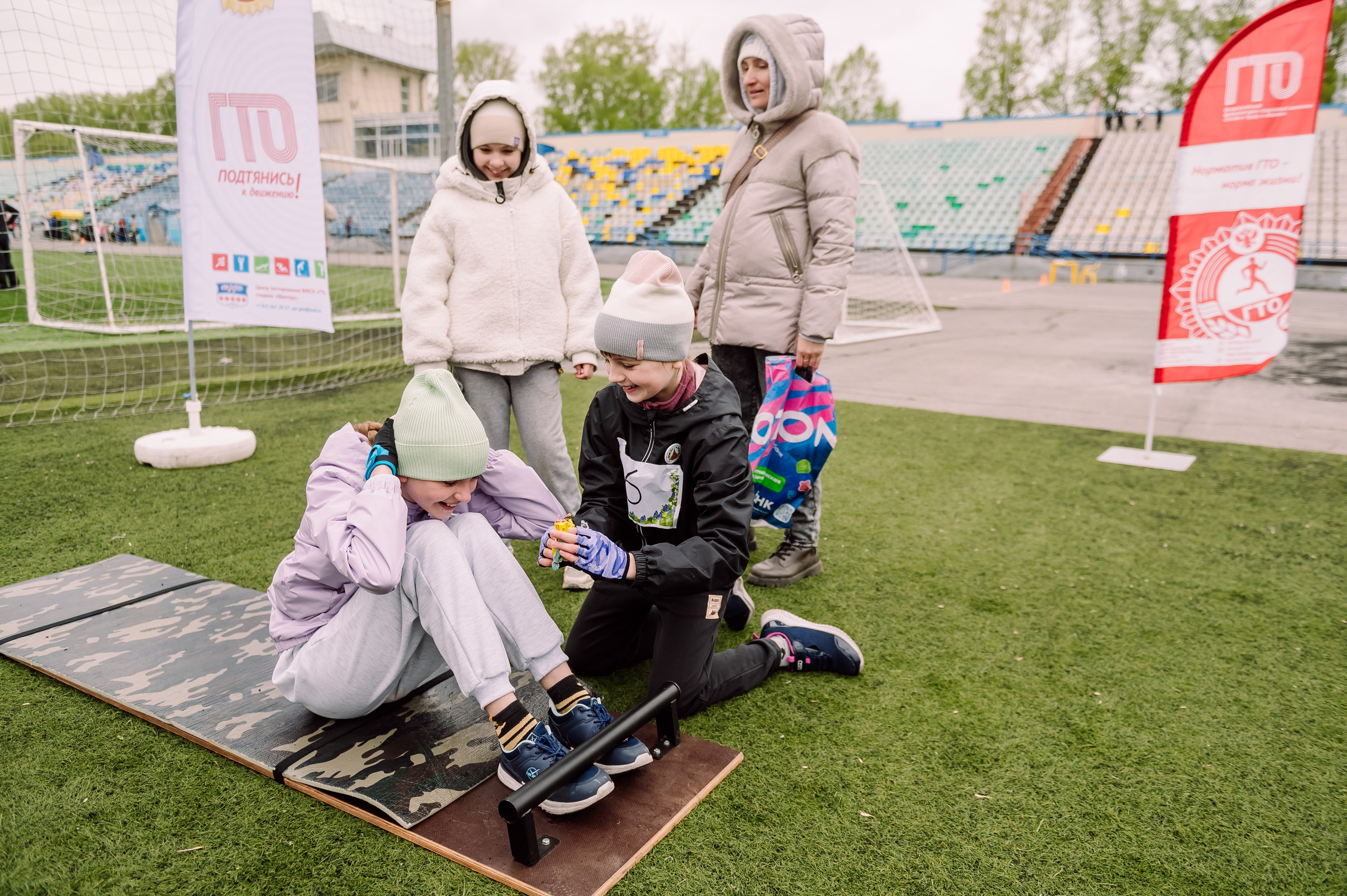 Пасхальный забег «Вера и Спорт» на стадионе Шахтёр. Детский фотограф, семейный фотограф и репортажи в Кемерово