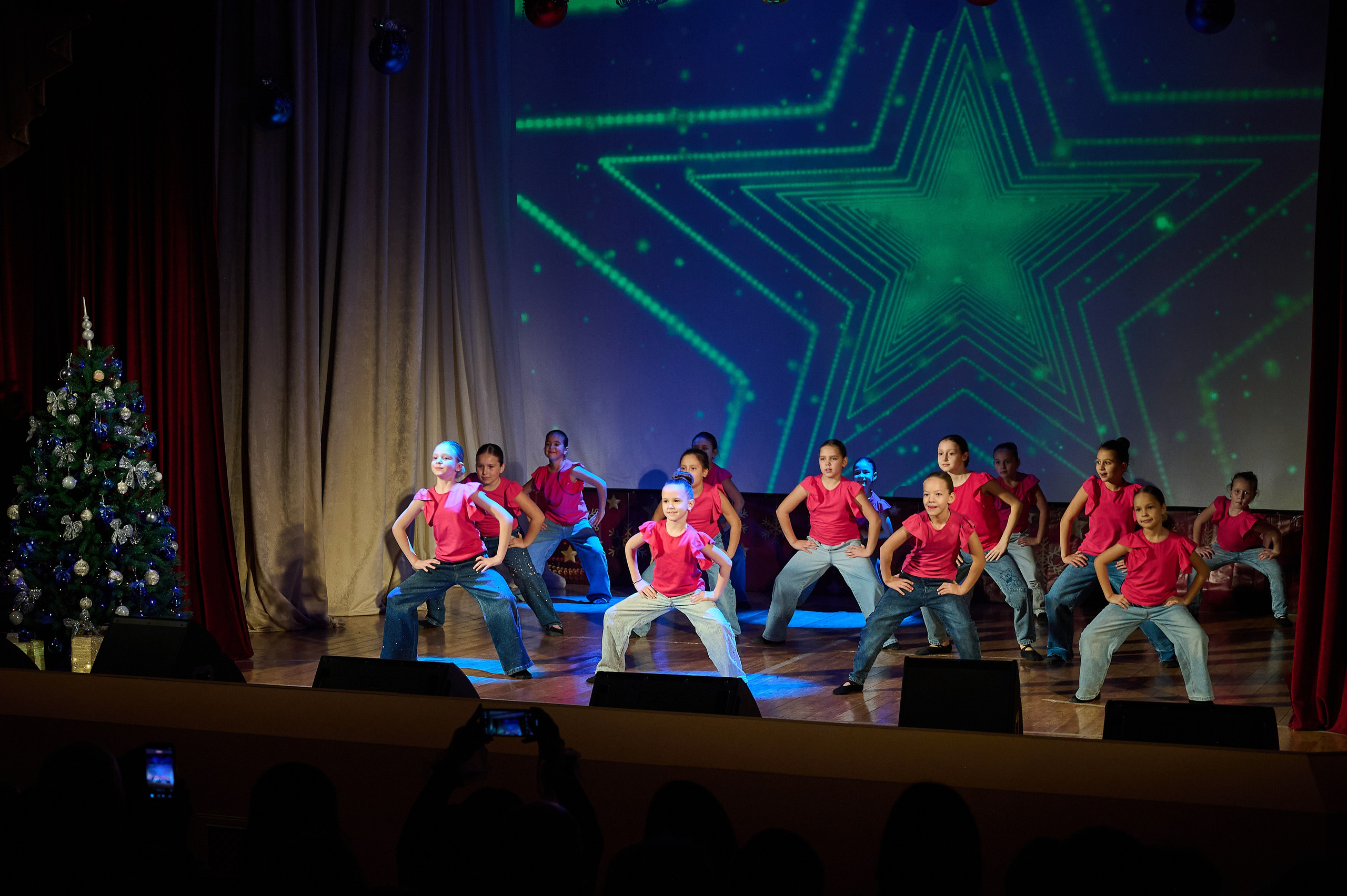 Концерт НГ В ДК. Жизнь курорта Кабардинка в фотографиях