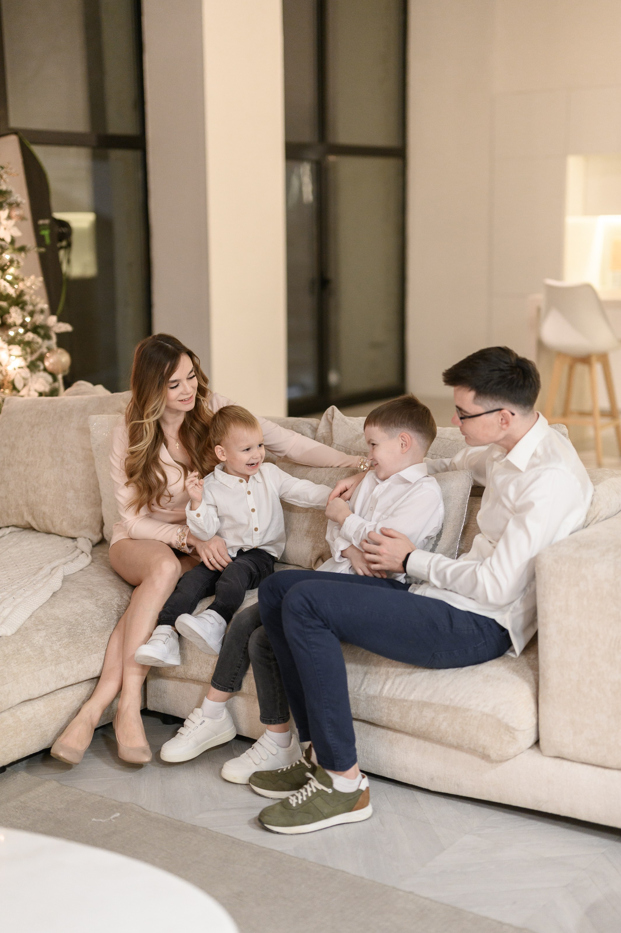 Семейная новогодняя фотосессия в фотостудии Мимика, зал Мия. Semerlina.ru