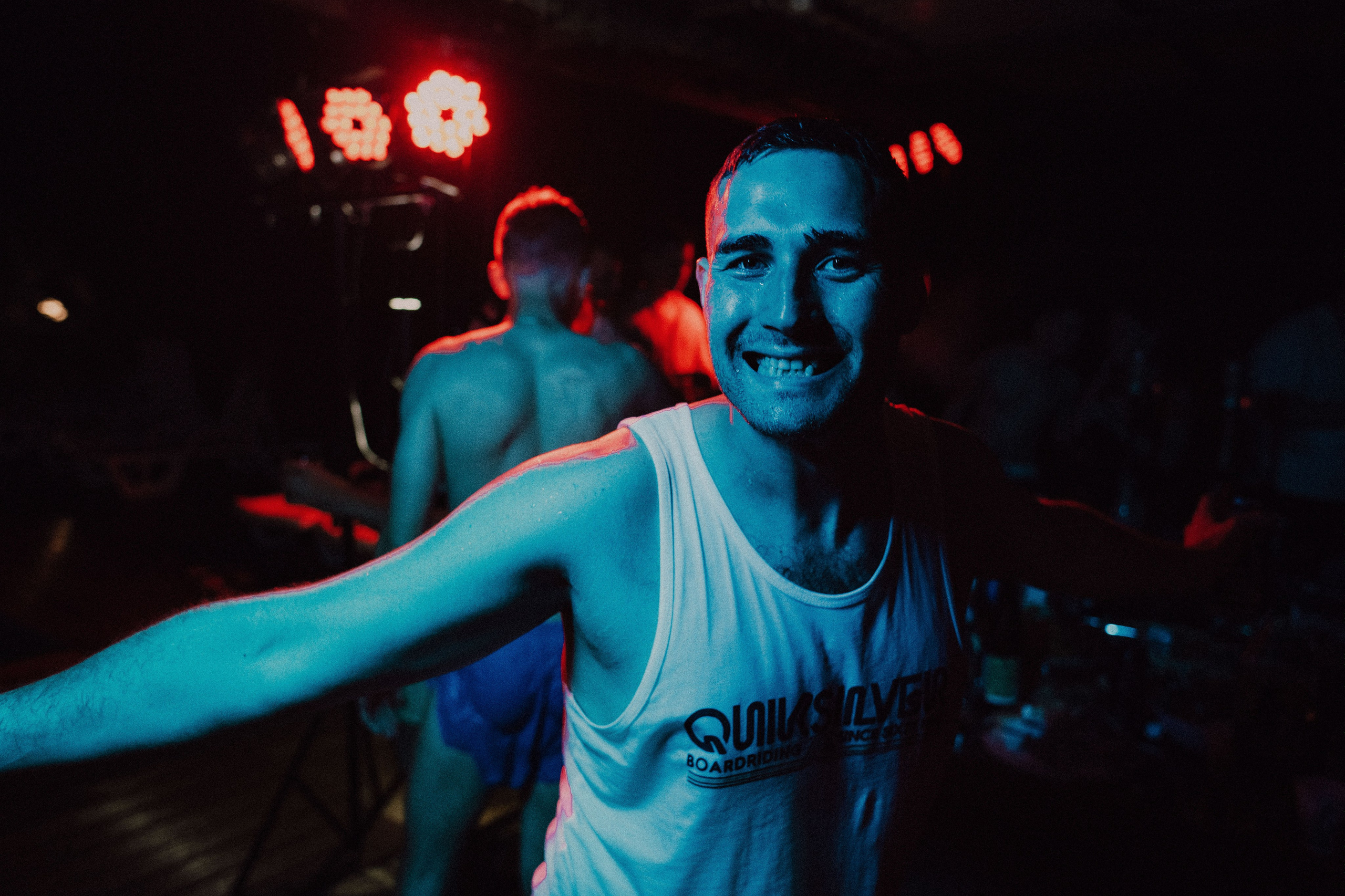 Свадебный фотограф Таганрог — фотосессия в центре города и банкет в коттедже «Виктория». Свадебный и семейный фотограф в Таганроге Бакарюк Антон