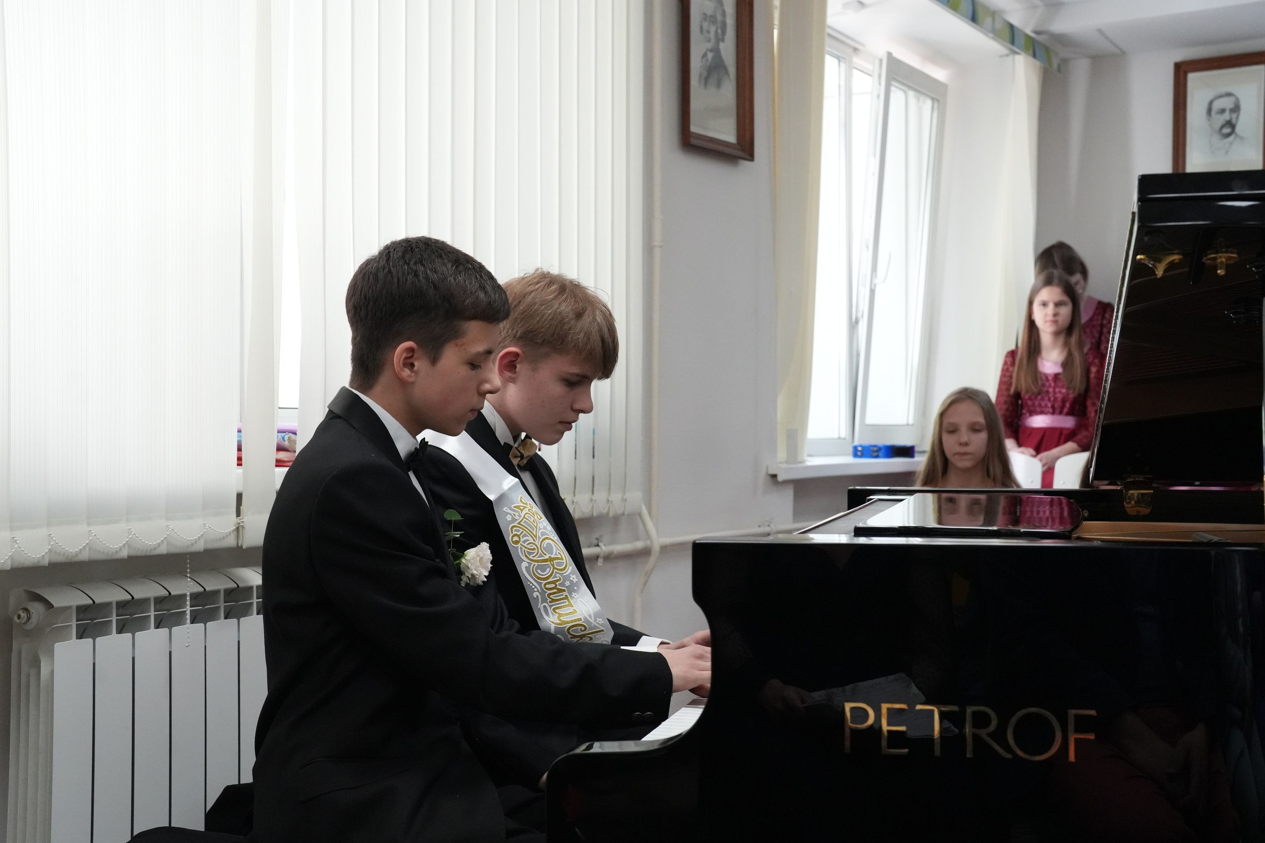 Выпускной в музыкально-хоровой школе г. Москвы № 106. Семейный и детский фотограф в Москве Оксана Чибизова