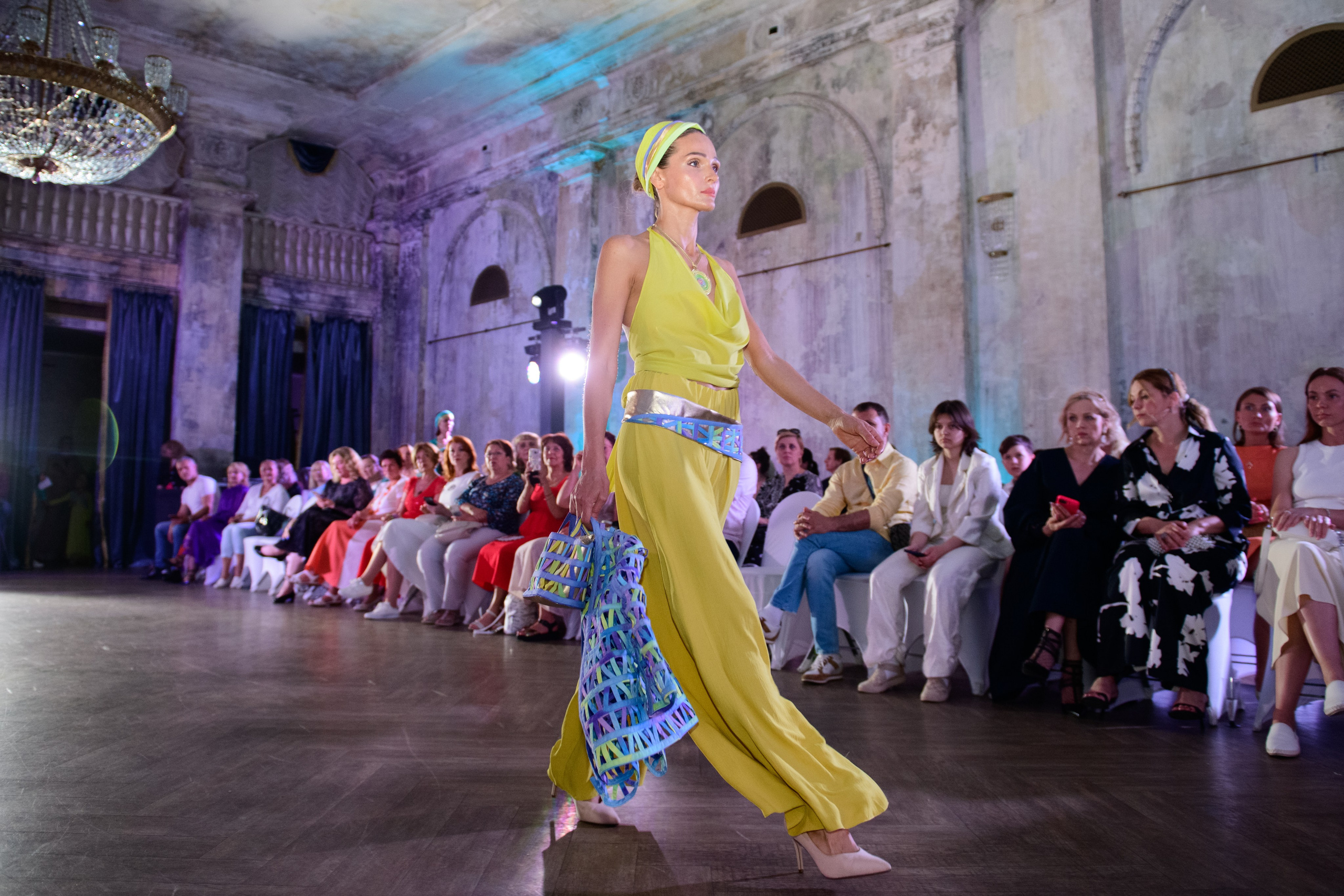 Модный показ «Аллея моды». Организация и проведение фотосъемок в Санкт-Петербурге. Фотограф Смирягин Илья