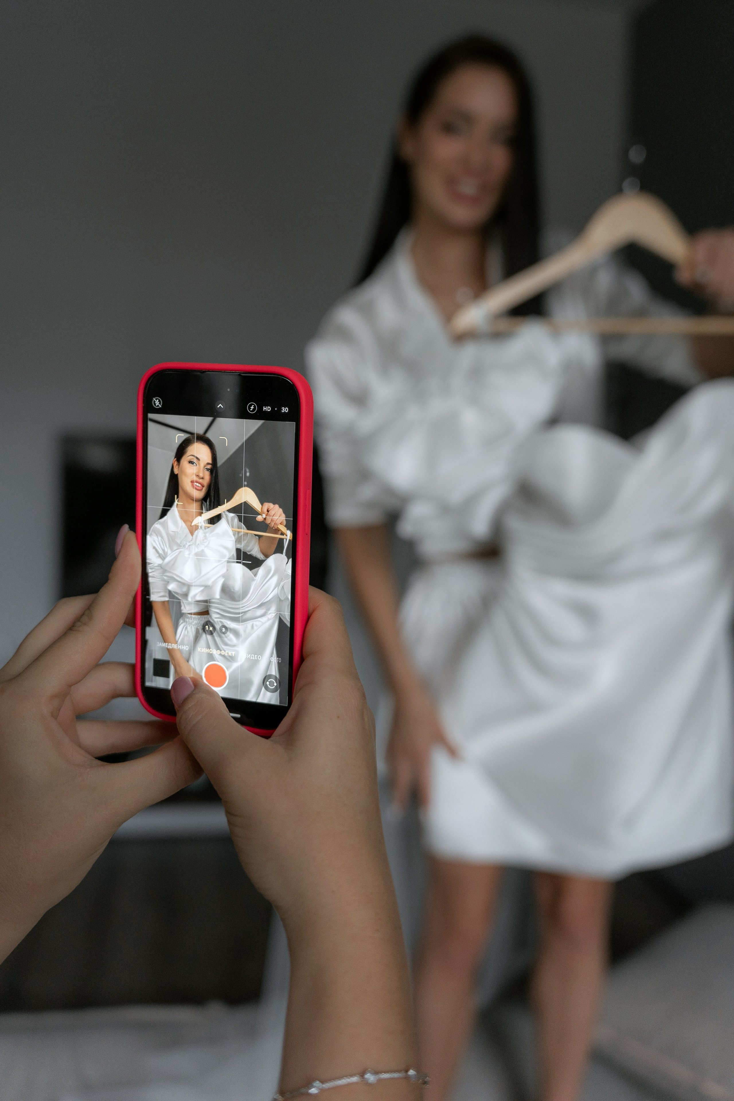 Сборы в квартире, прогулка под дождем и роспись во Дворце № 1. Свадебный фотограф Александр Невский в Санкт-Петербурге