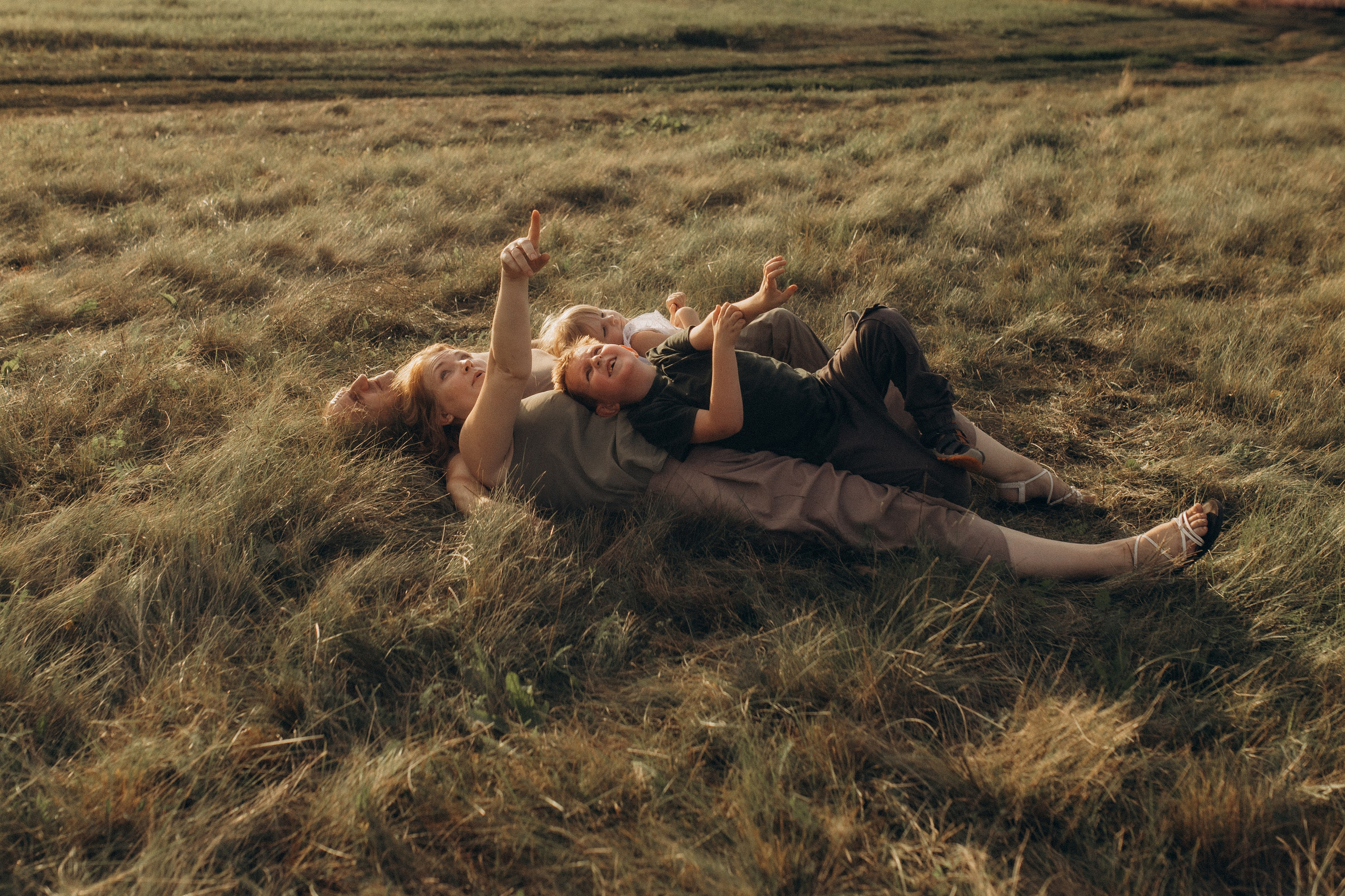 Летняя история в поле. Семейный фотограф lifestyle в Новосибирске Елена Шпилевая