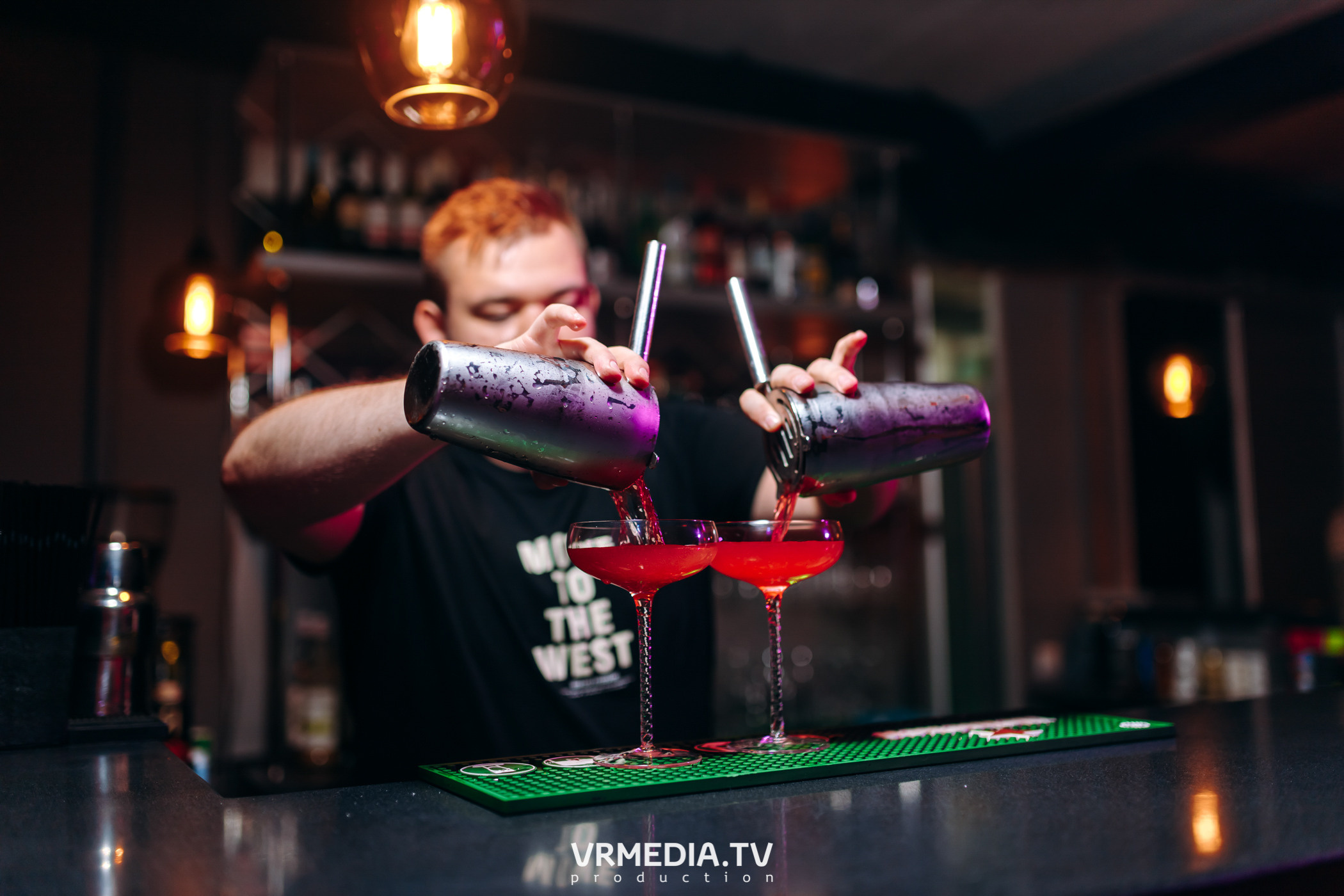 Ночь Безумного Бармена в Lounge Voice Hall «Familia»