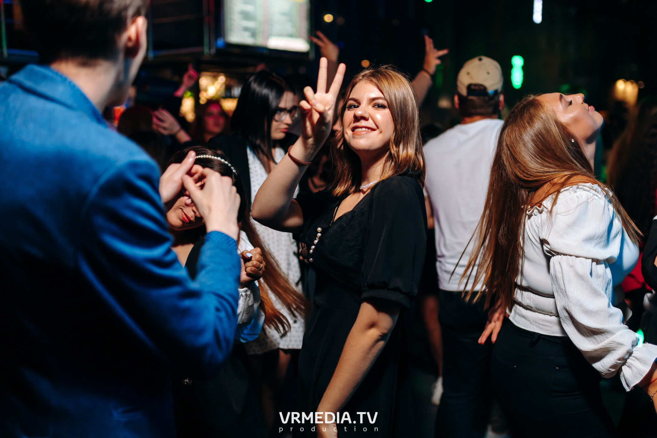 Выходные в баре «DOSKI»