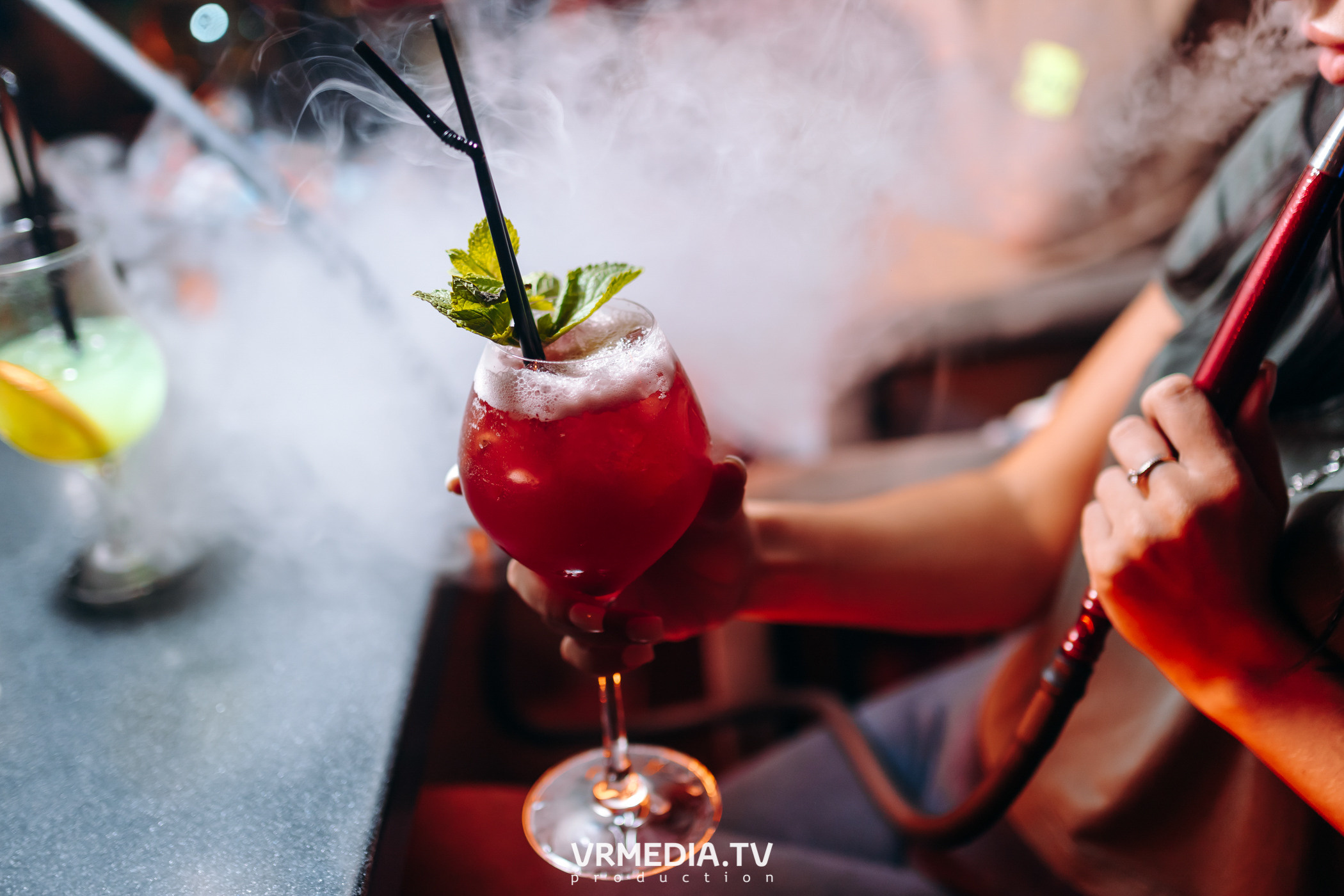 Ночь Безумного Бармена в Lounge Voice Hall «Familia»