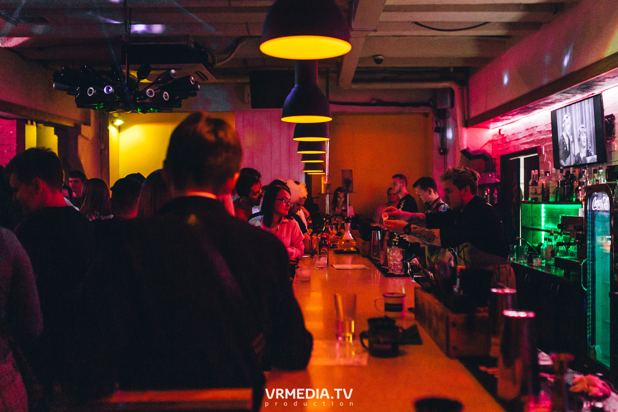 Выходные в баре «Cosmo»