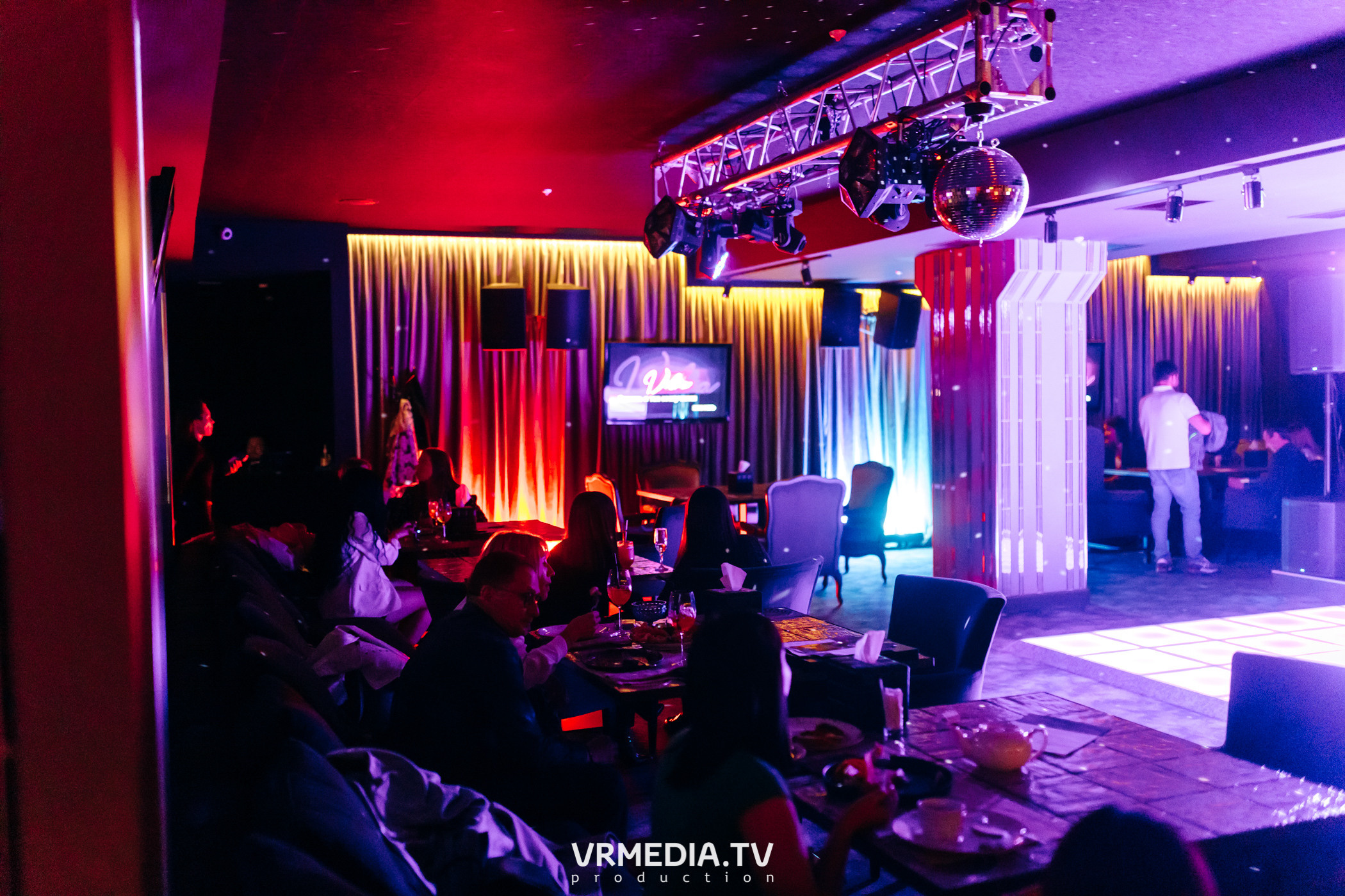 «Жуй орбит без сахара» в караоке-баре «Volna»