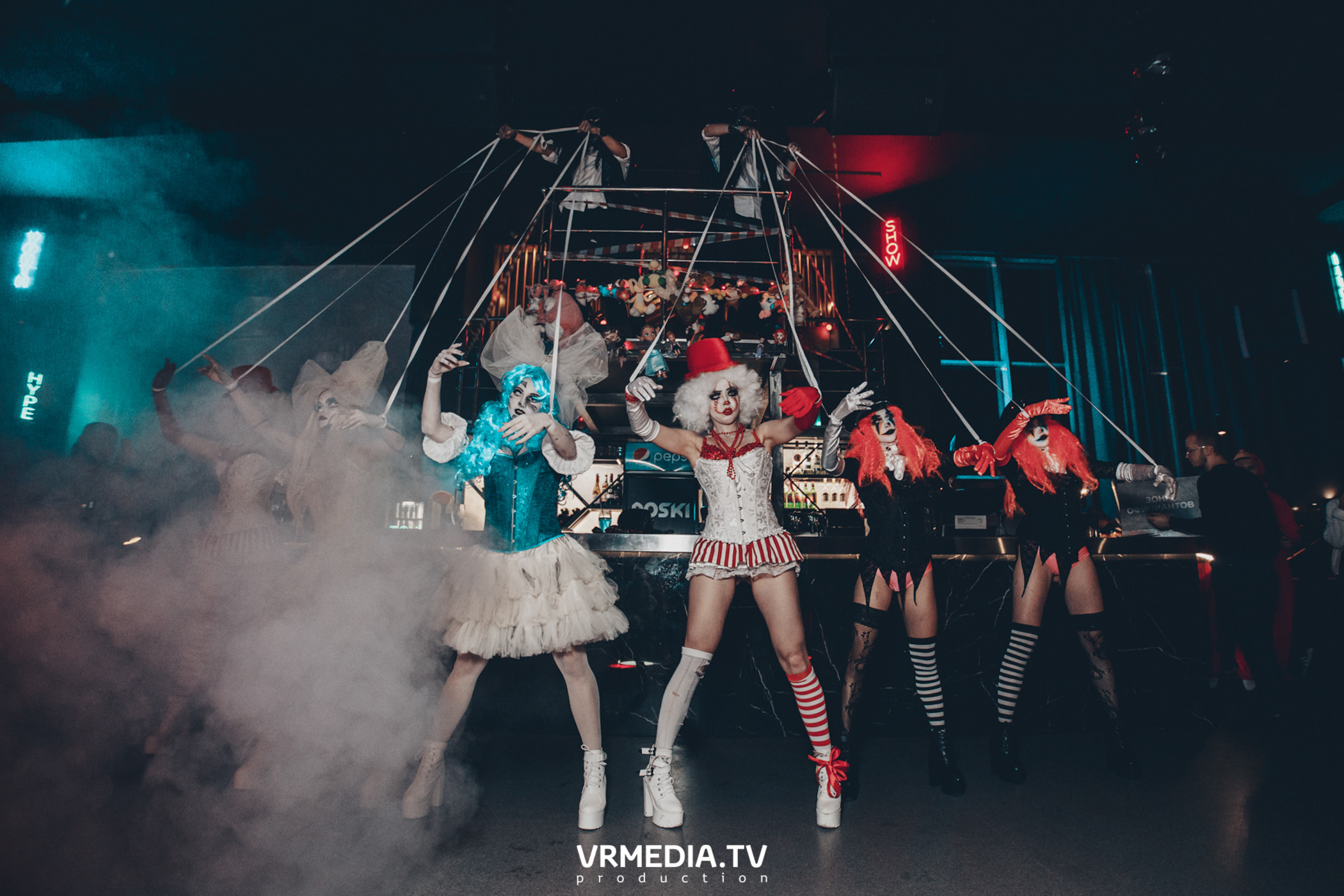 Театр мёртвых кукол в баре «DOSKI»