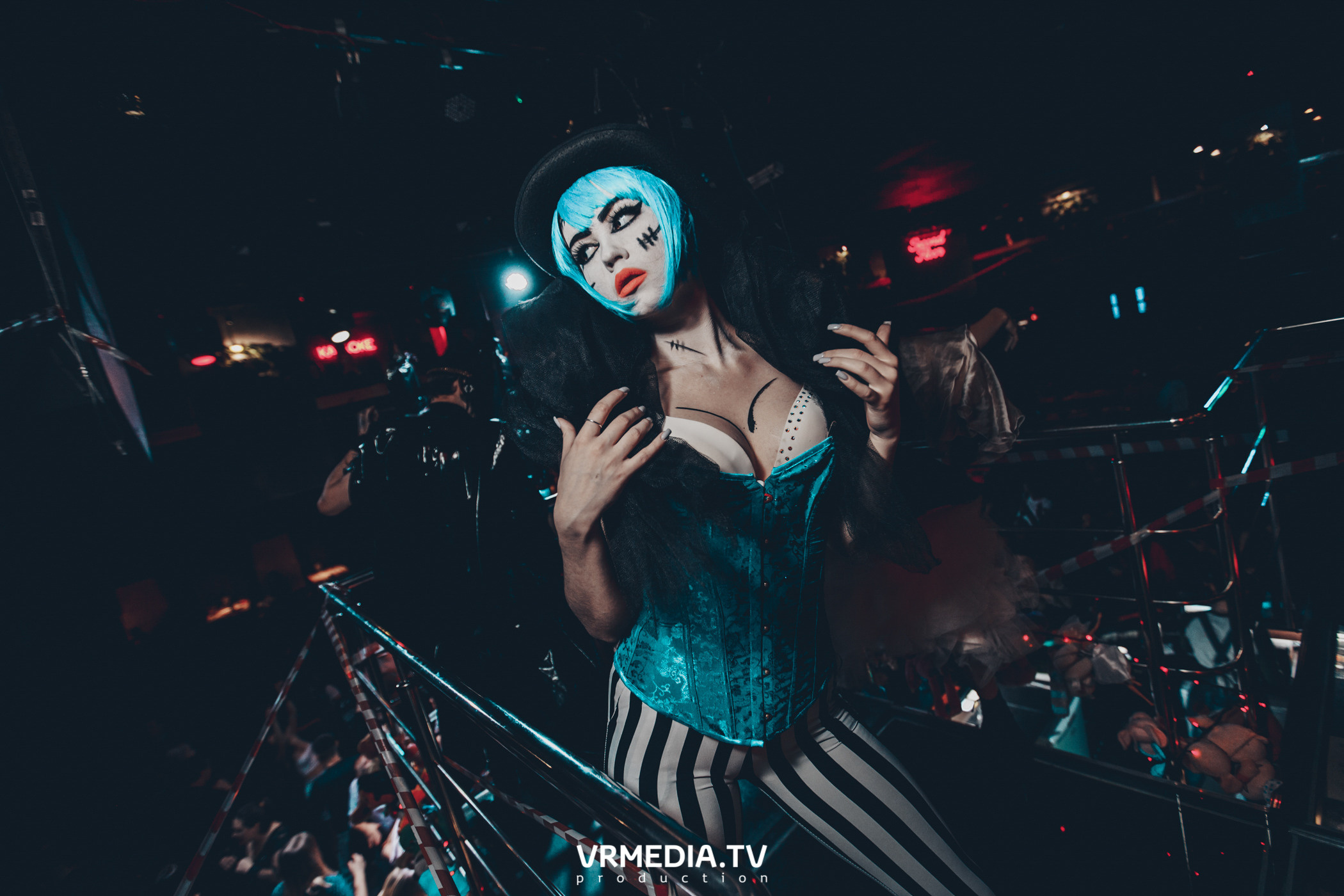 Театр мёртвых кукол в баре «DOSKI»