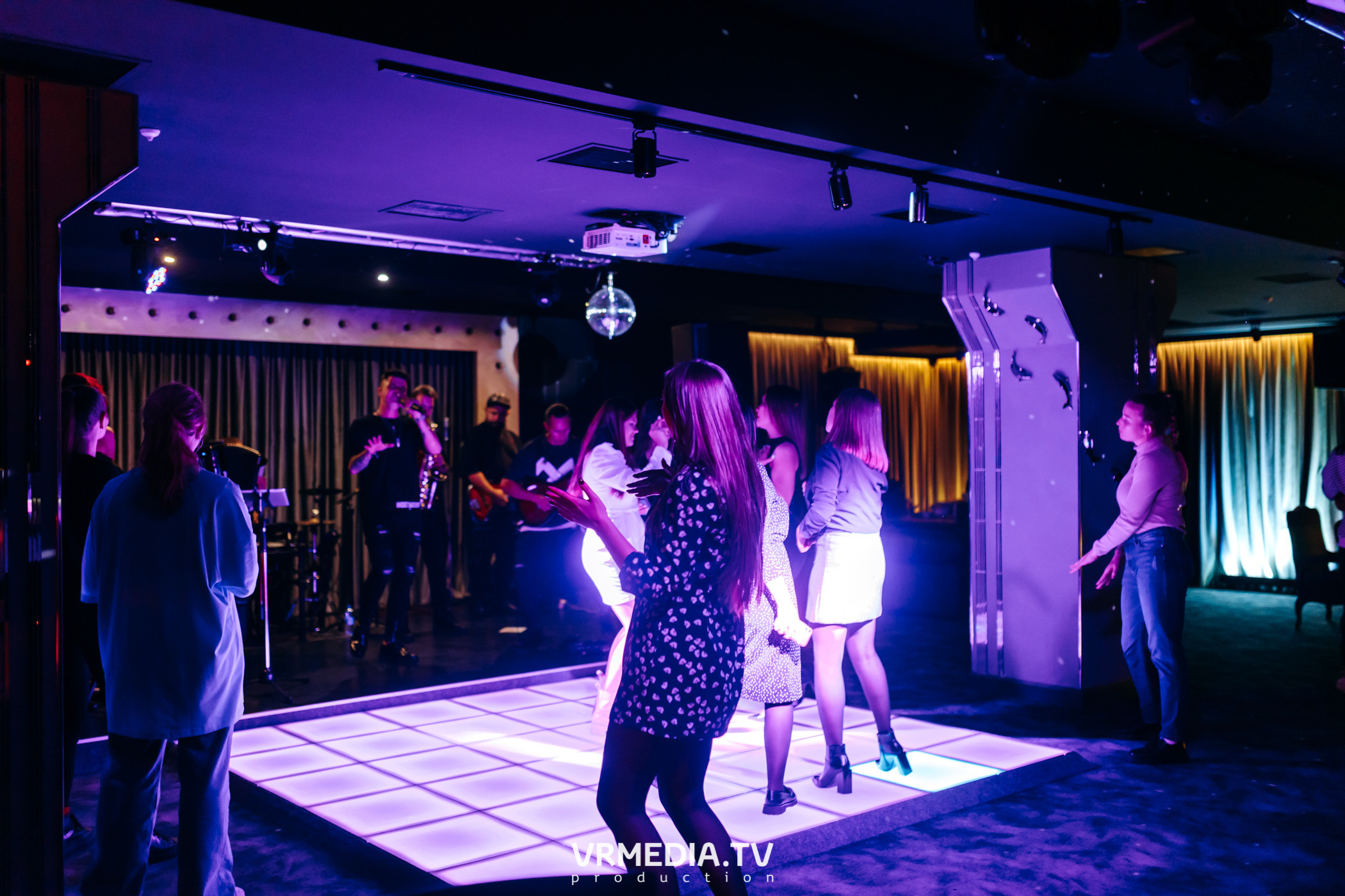 «Жуй орбит без сахара» в караоке-баре «Volna»