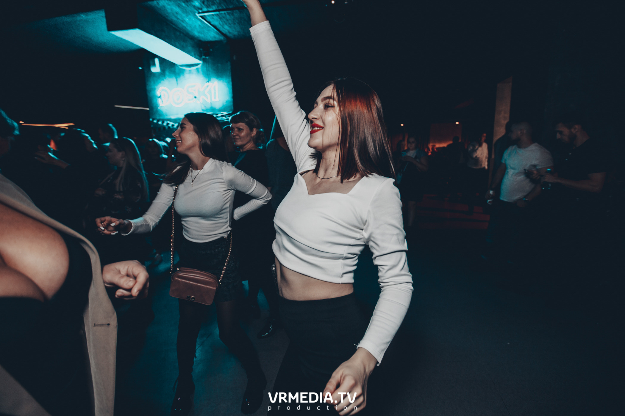 Театр мёртвых кукол в баре «DOSKI»