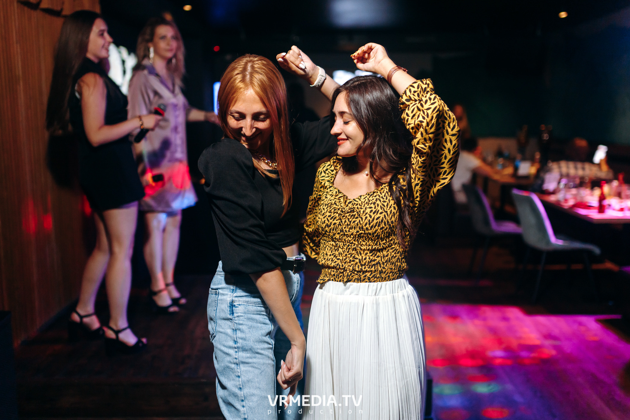 Выходные в баре «DOSKI»