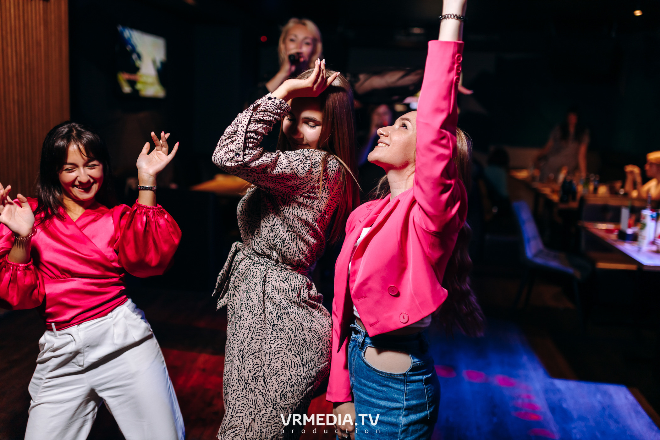 Выходные в баре «DOSKI»