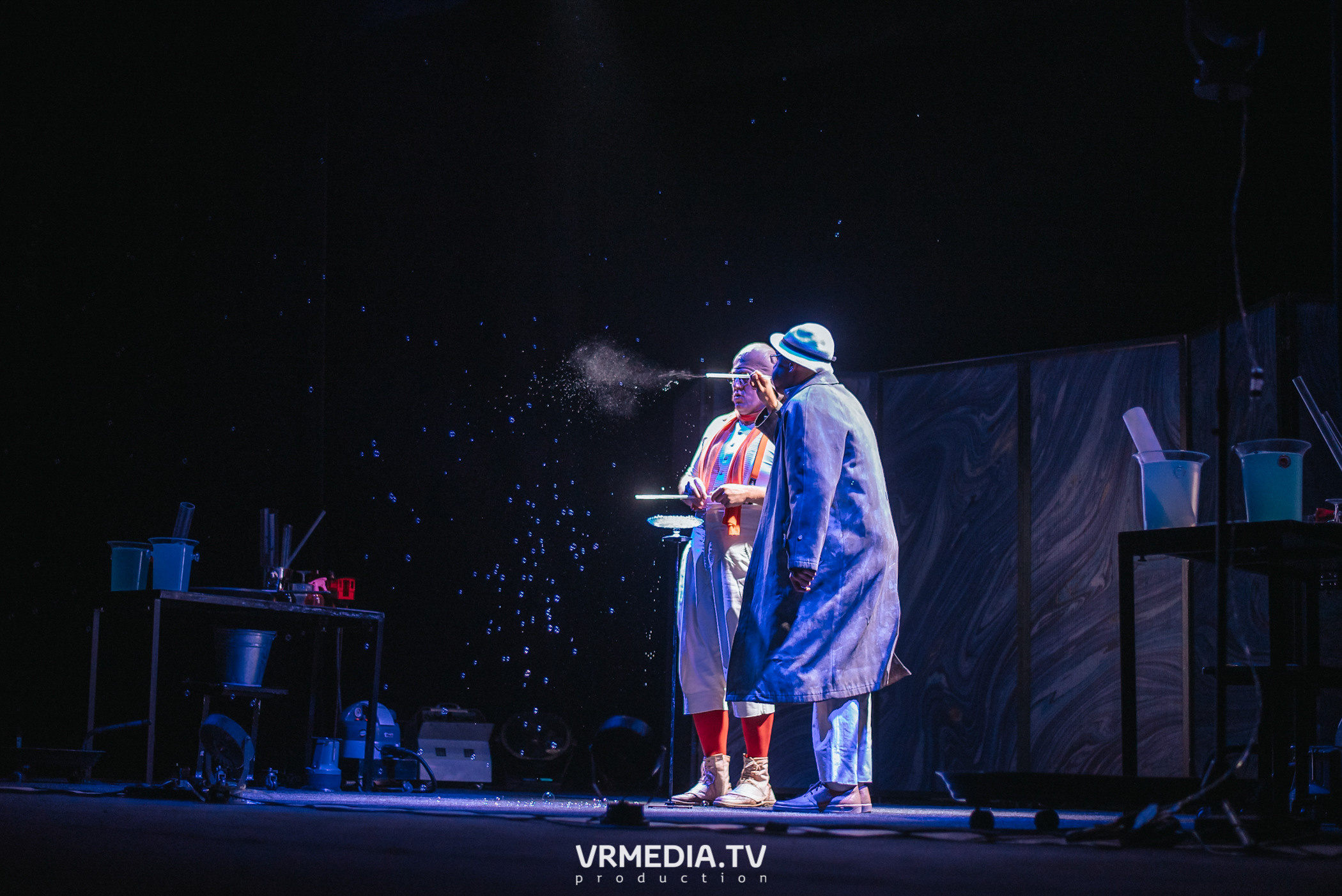 Шоу мыльных пузырей CLINK