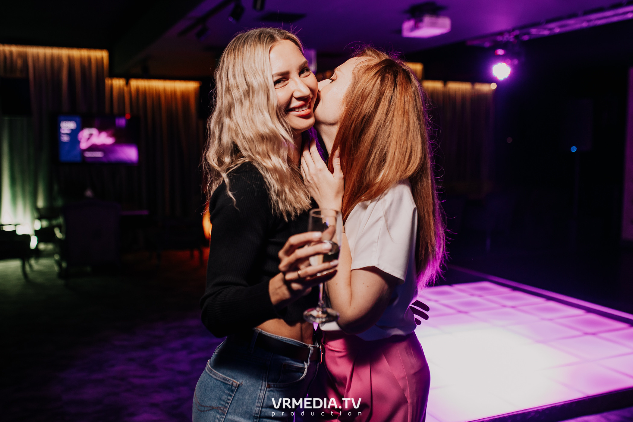 Выходные в караоке-баре «Volna»