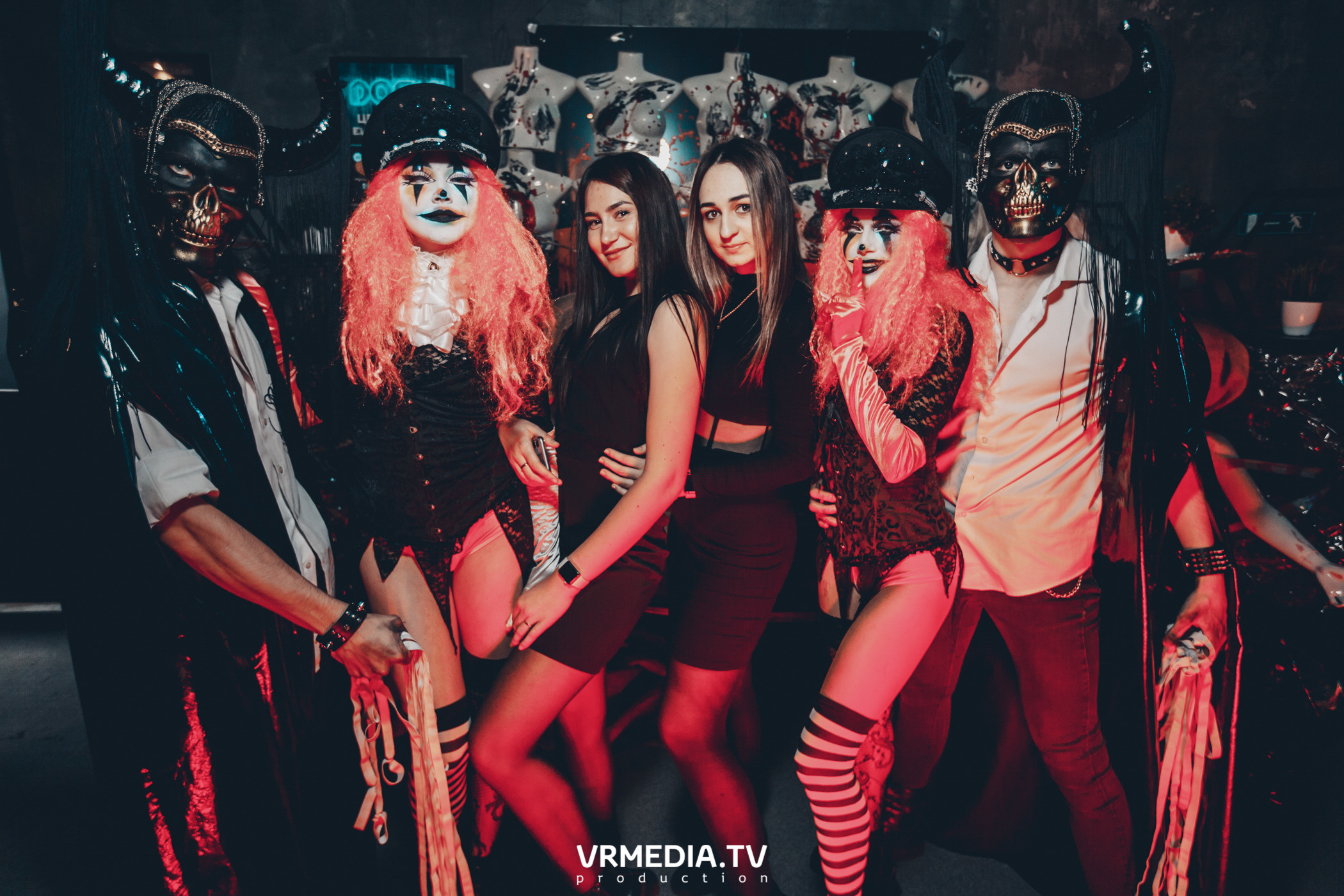 Театр мёртвых кукол в баре «DOSKI»