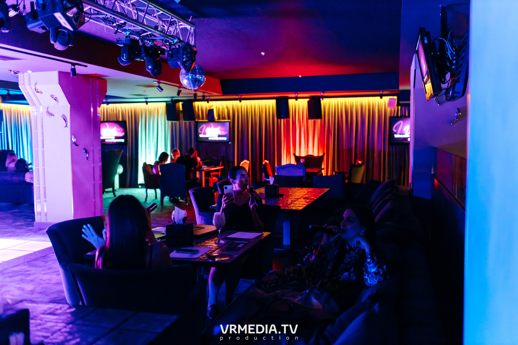 Ночь фотографии в караоке-баре «Volna»