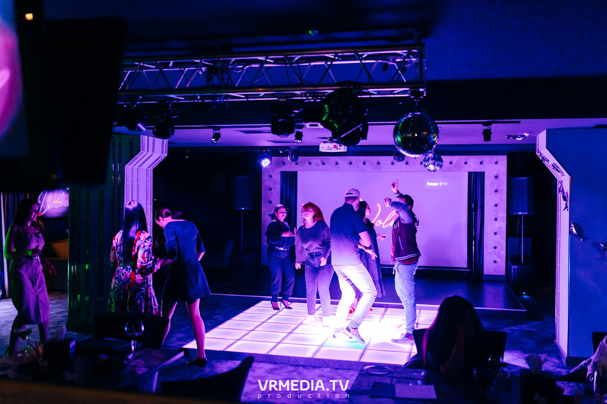 Ночь фотографии в караоке-баре «Volna»