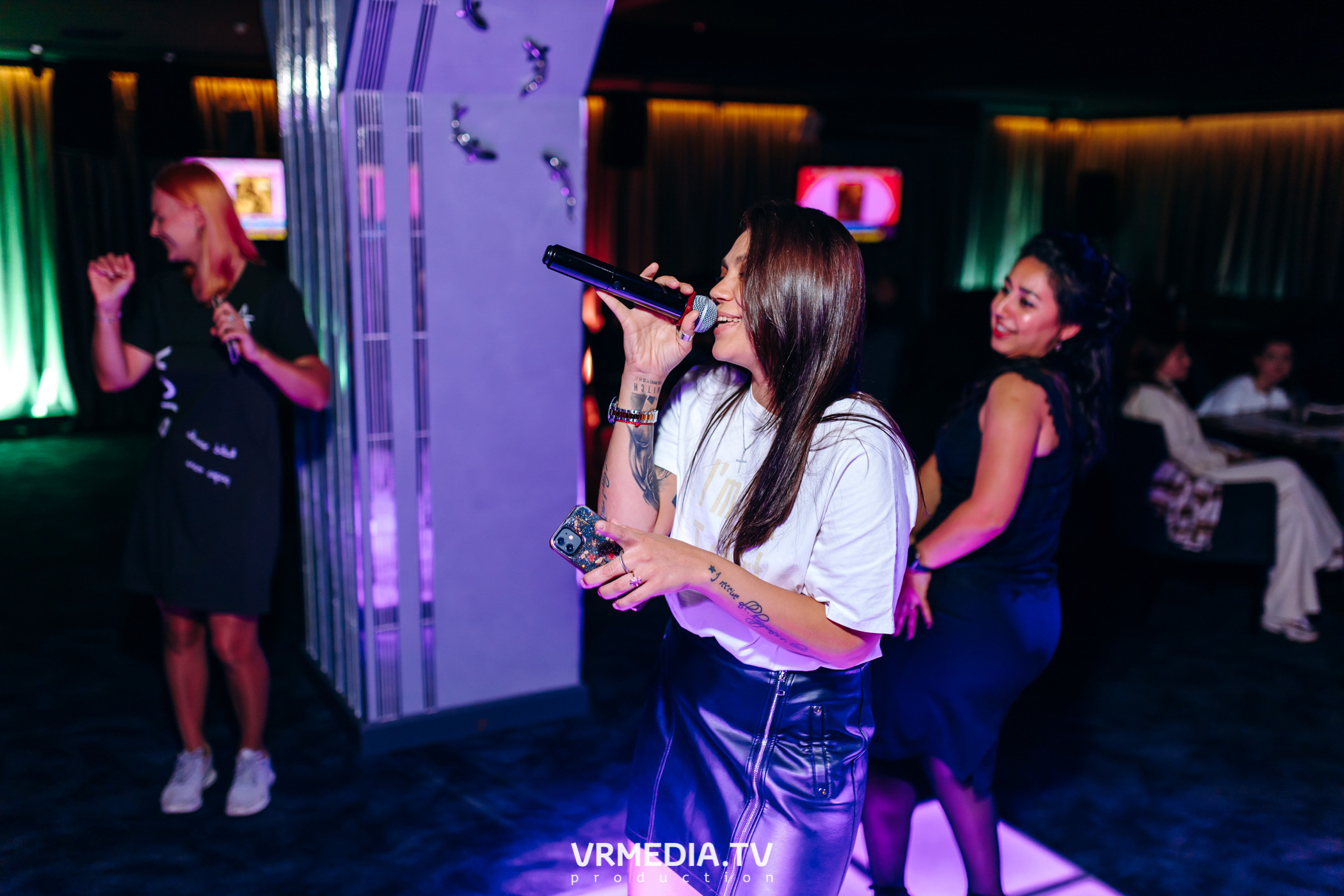 Ночь фотографии в караоке-баре «Volna»