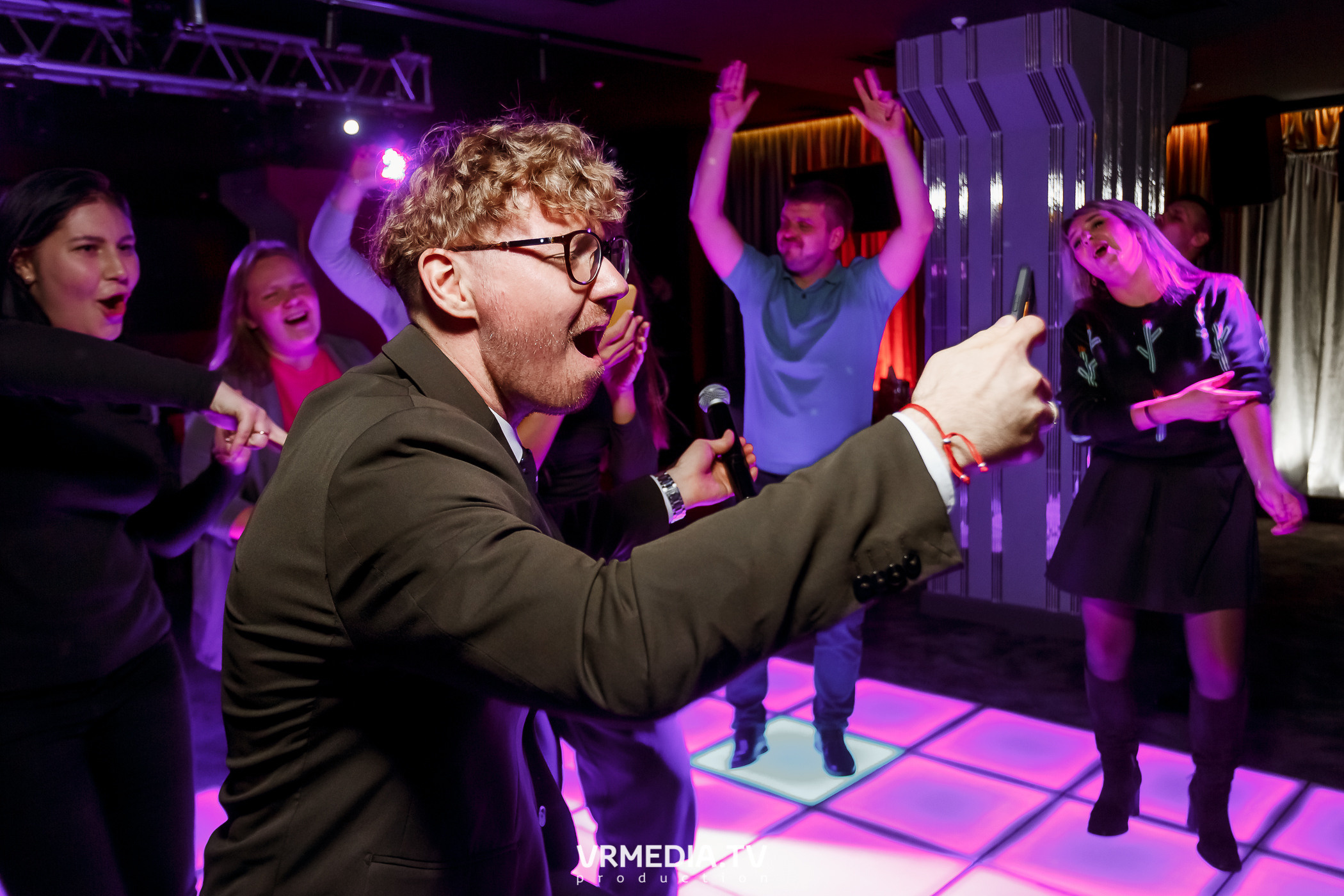 Выходные в караоке-баре «Volna»