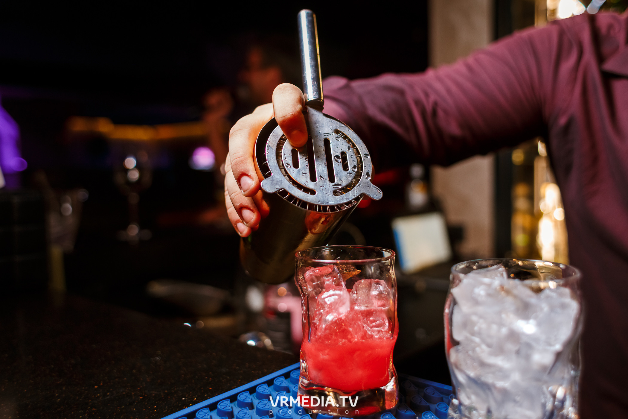 Выходные в караоке-баре «Volna»