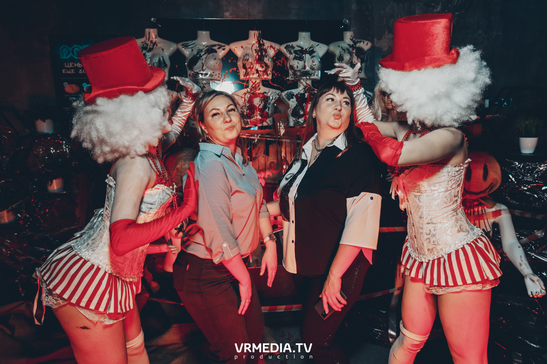 Театр мёртвых кукол в баре «DOSKI»